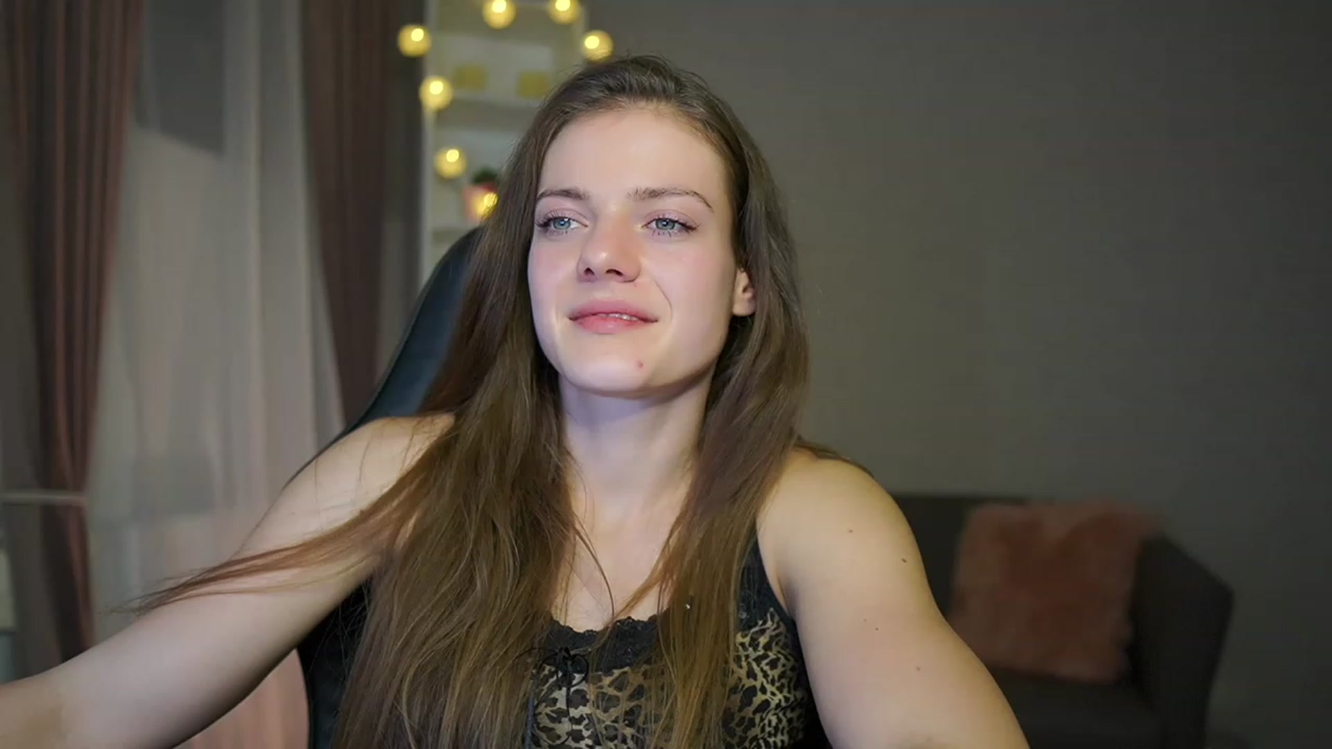 Gallery image thumbnail from Elly_Malkova_'s myfreecams stream on, 03/17/2023, 21:55 image 19 of 20