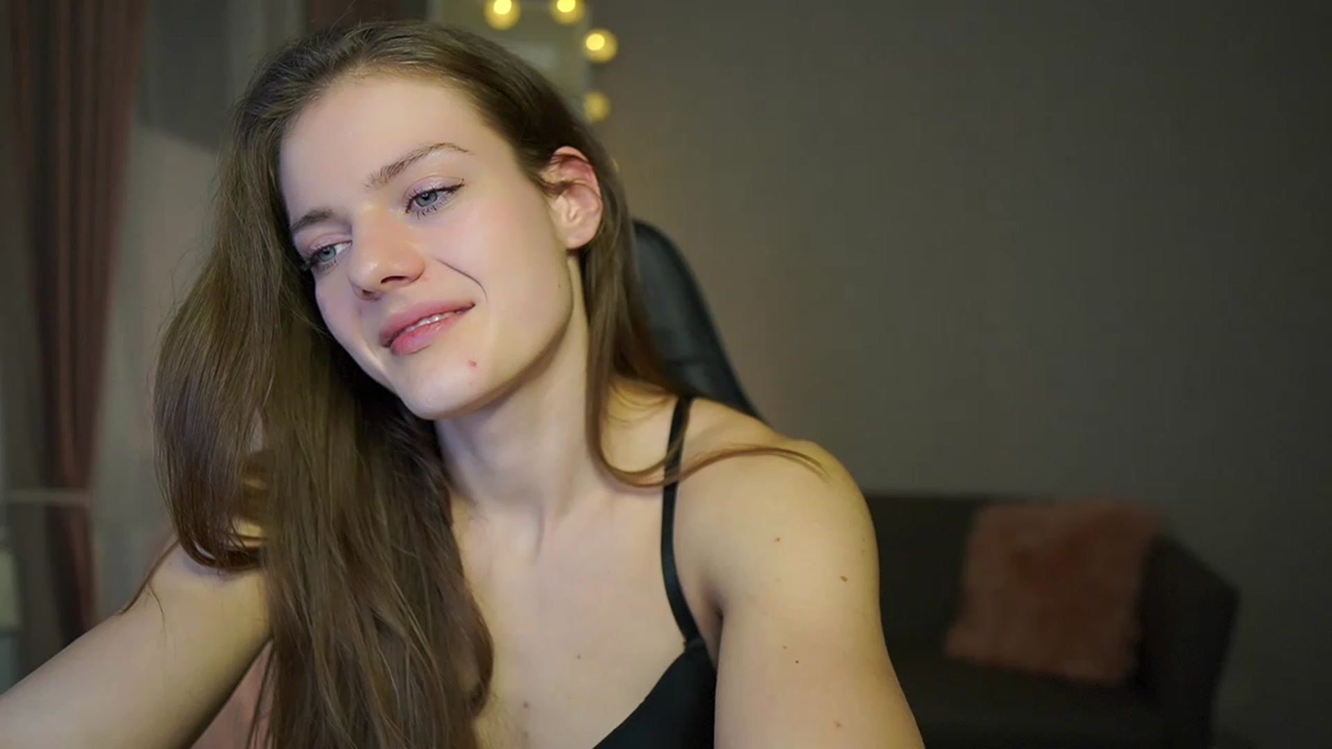 Gallery image thumbnail from Elly_Malkova_'s myfreecams stream on, 03/17/2023, 23:57 image 19 of 20