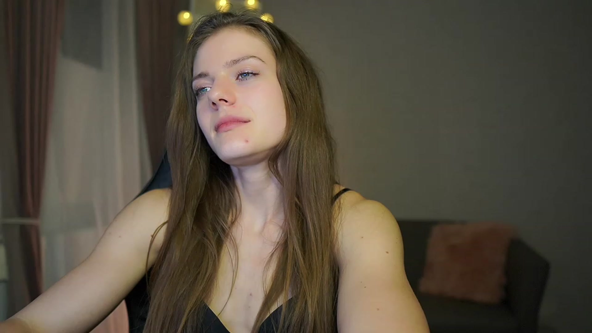 Gallery image thumbnail from Elly_Malkova_'s myfreecams stream on, 03/17/2023, 23:57 image 2 of 20