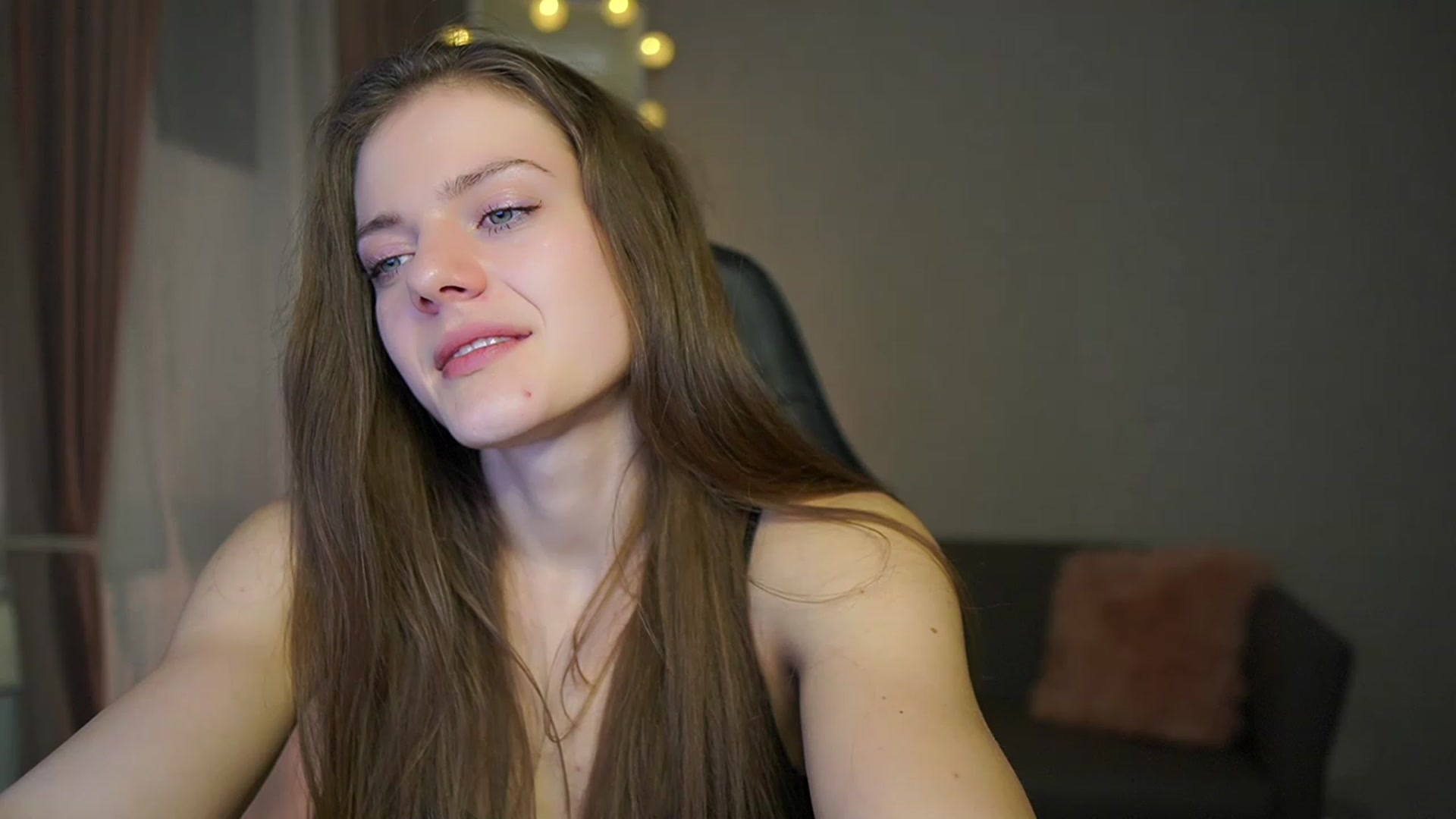 Gallery image thumbnail from Elly_Malkova_'s myfreecams stream on, 03/17/2023, 23:57 image 14 of 20