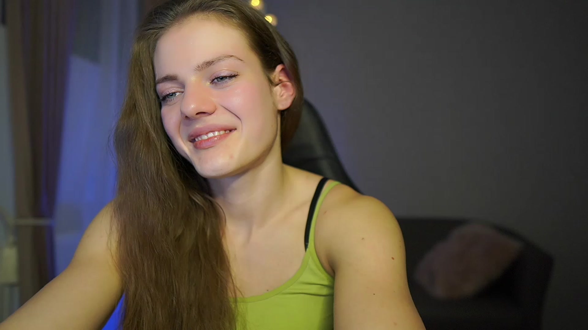 Gallery image thumbnail from Elly_Malkova_'s myfreecams stream on, 03/21/2023, 20:27 image 19 of 20