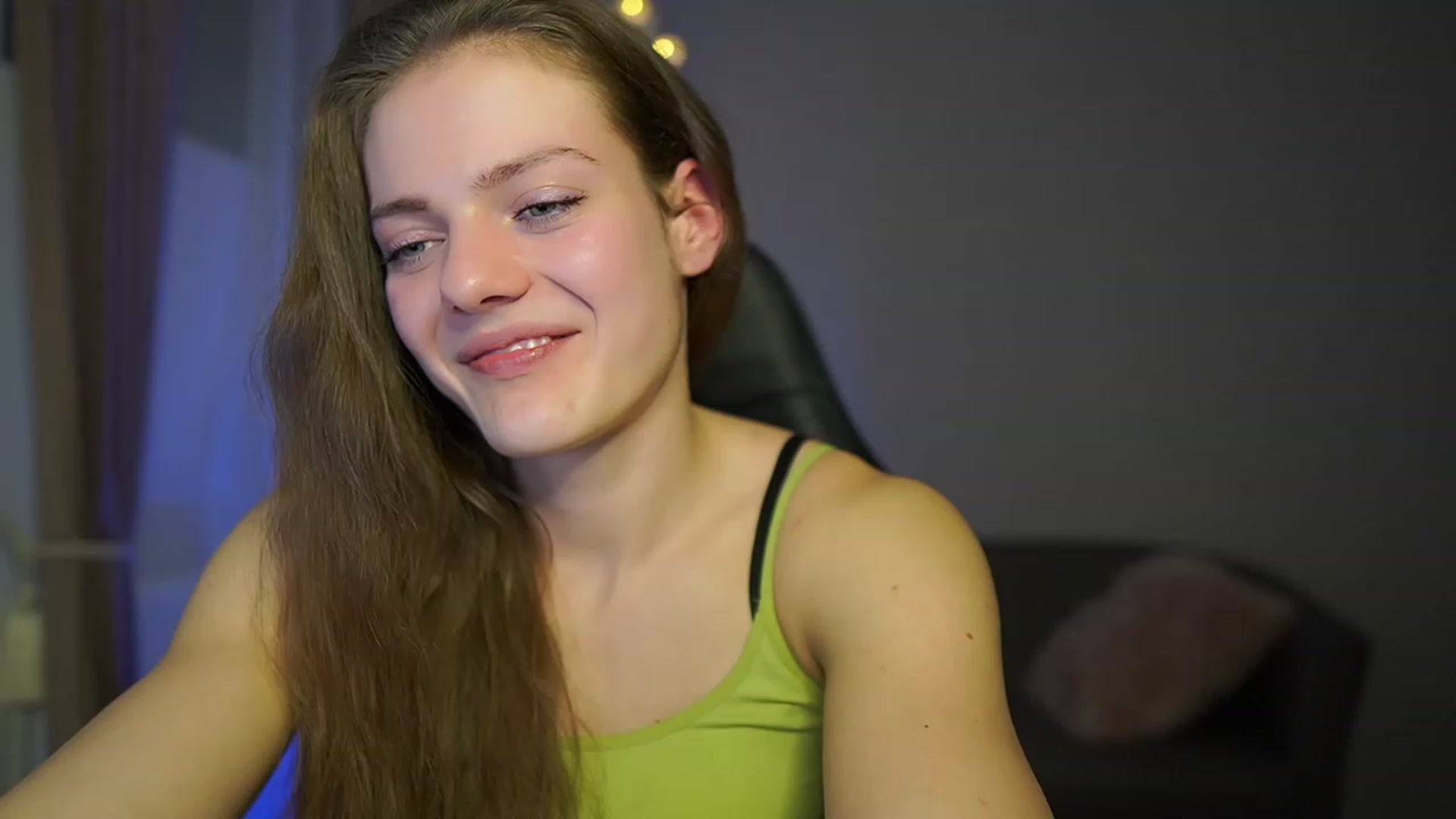 Gallery image thumbnail from Elly_Malkova_'s myfreecams stream on, 03/21/2023, 20:27 image 17 of 20