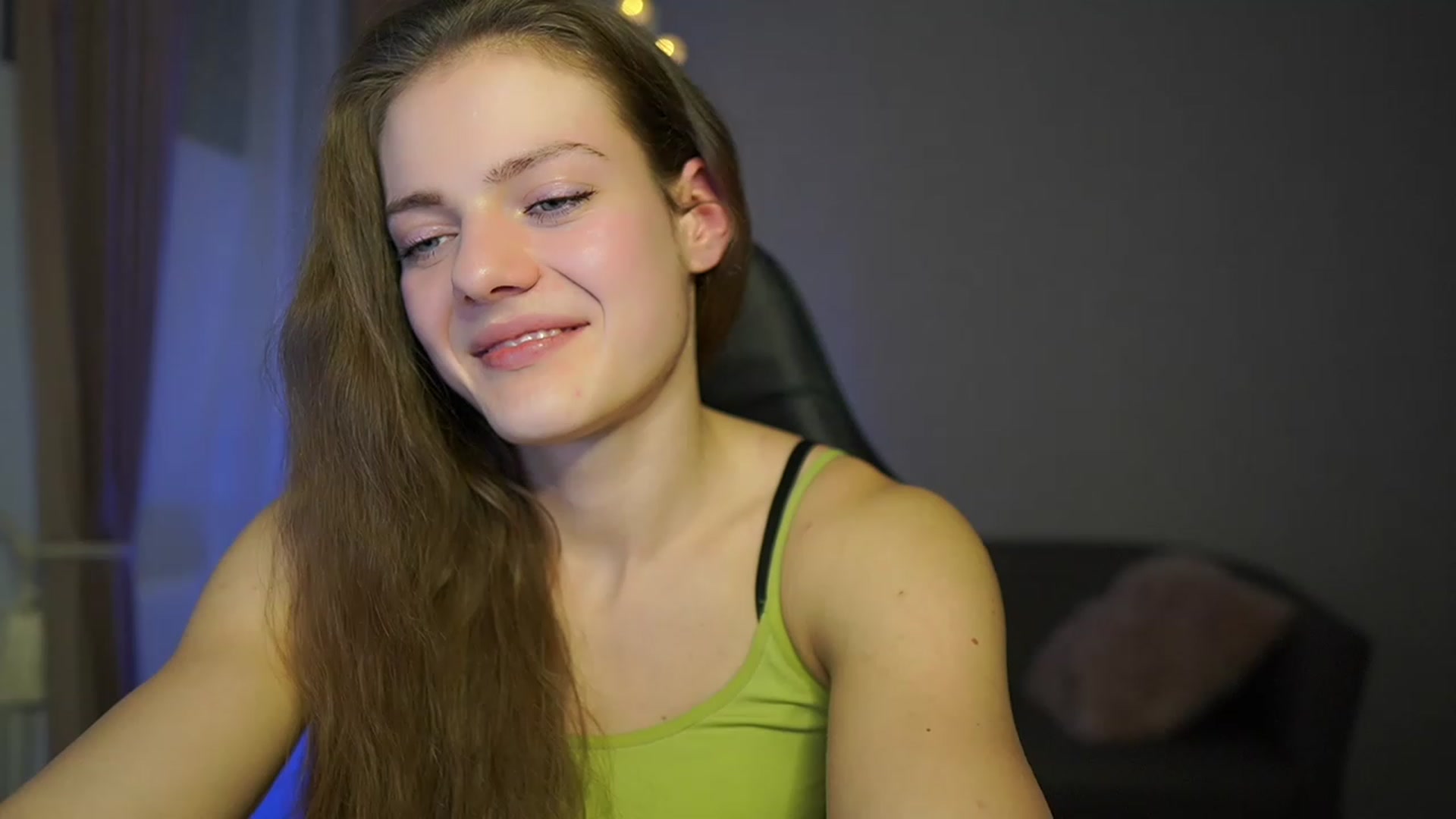 Gallery image thumbnail from Elly_Malkova_'s myfreecams stream on, 03/21/2023, 20:27 image 20 of 20