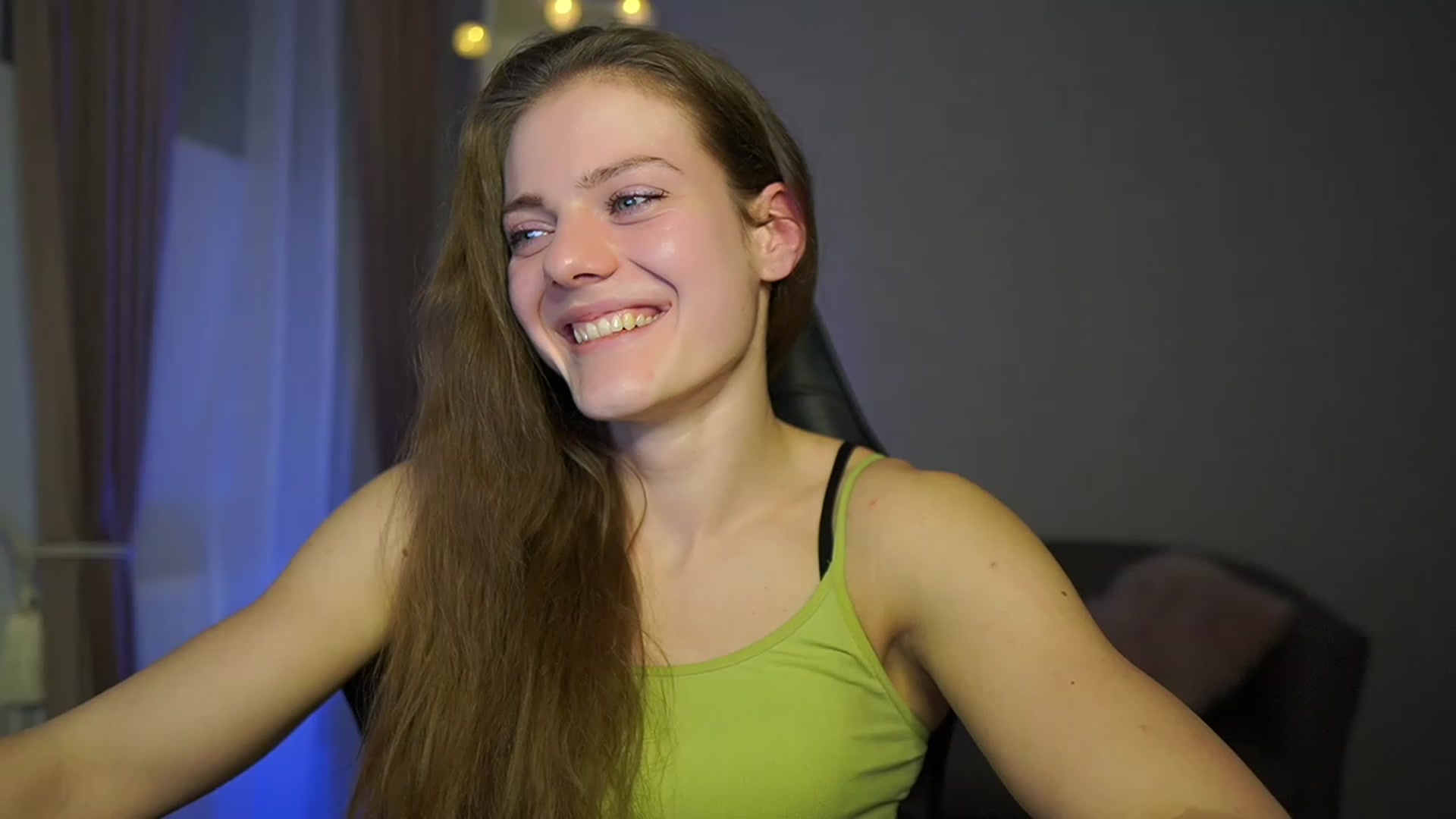 Gallery image thumbnail from Elly_Malkova_'s myfreecams stream on, 03/21/2023, 20:27 image 15 of 20