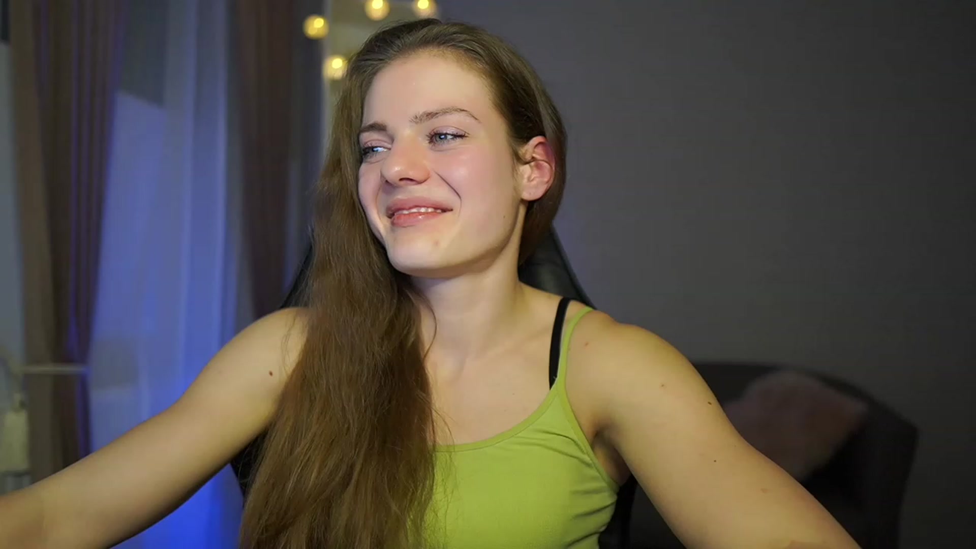 Gallery image thumbnail from Elly_Malkova_'s myfreecams stream on, 03/21/2023, 20:27 image 16 of 20