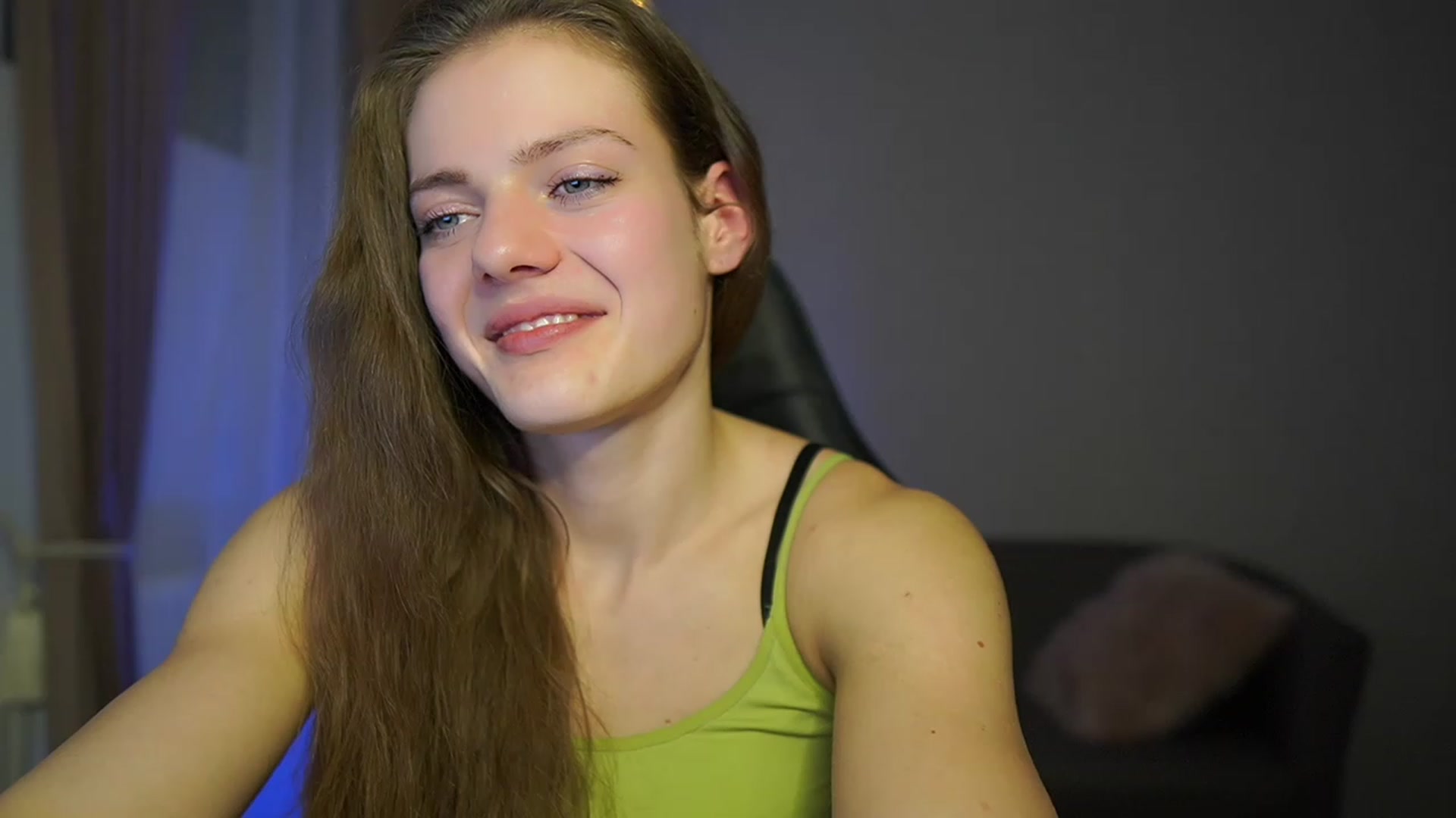 Gallery image thumbnail from Elly_Malkova_'s myfreecams stream on, 03/21/2023, 20:27 image 18 of 20