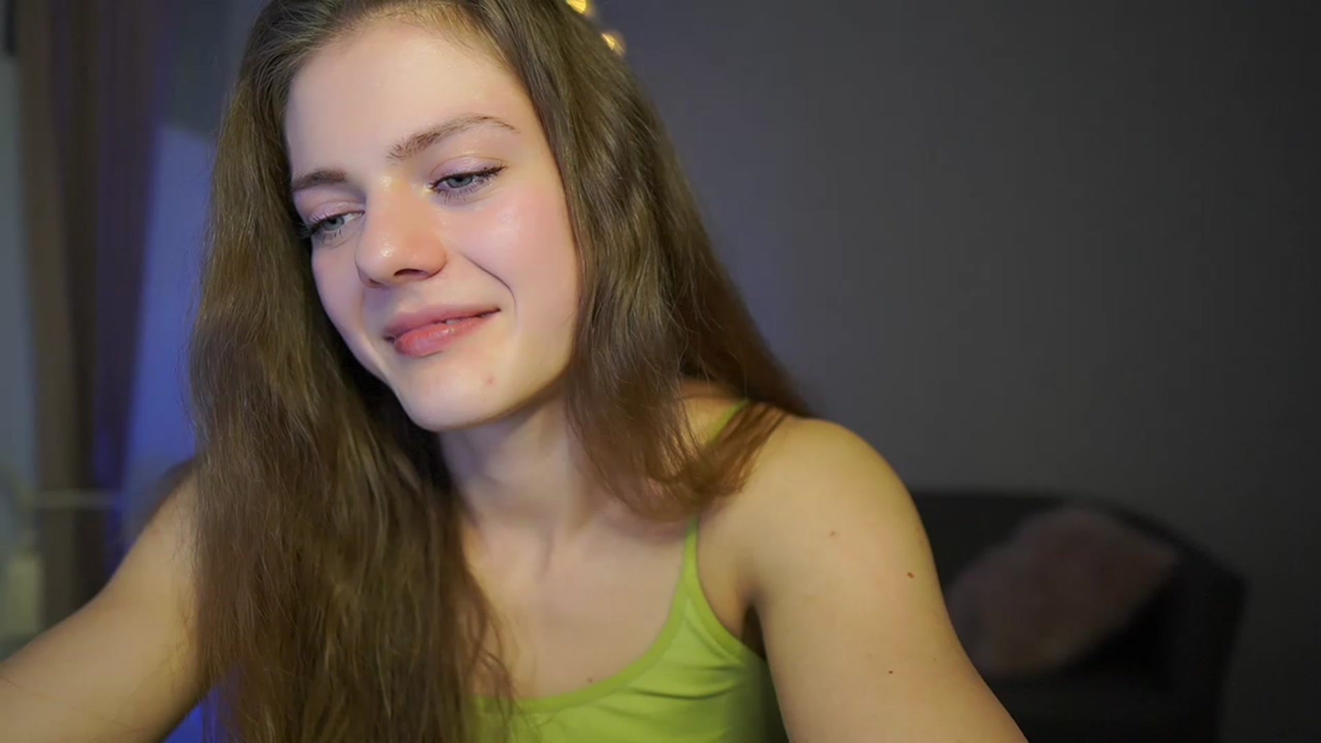 Gallery image thumbnail from Elly_Malkova_'s myfreecams stream on, 03/21/2023, 21:47 image 3 of 20