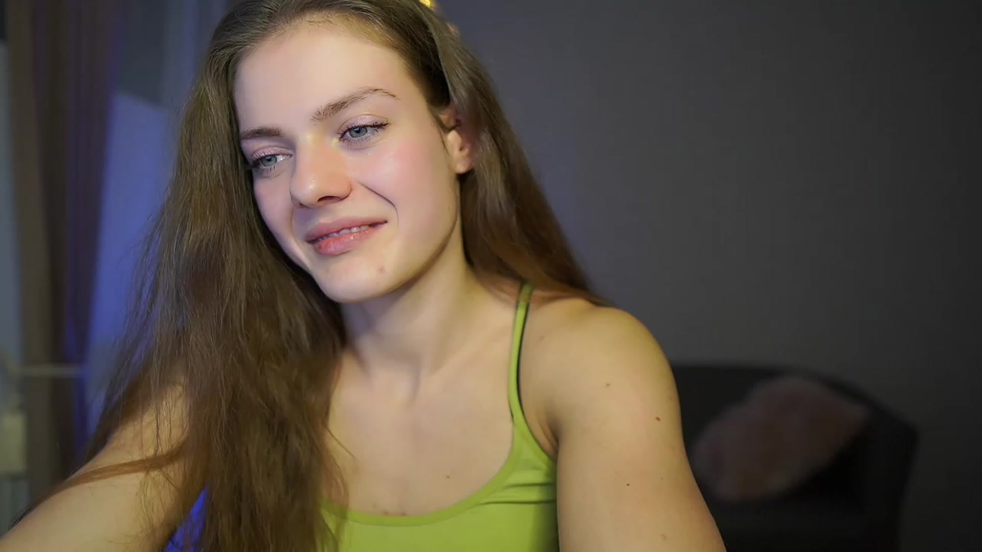 Gallery image thumbnail from Elly_Malkova_'s myfreecams stream on, 03/21/2023, 21:47 image 6 of 20