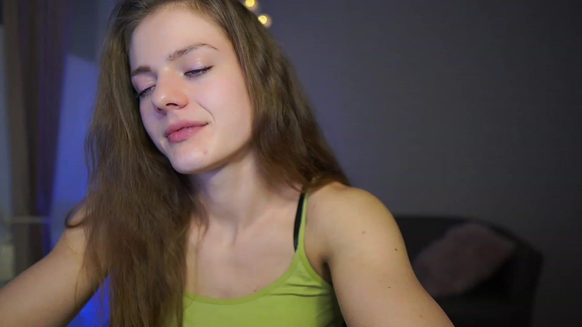 Gallery image thumbnail from Elly_Malkova_'s myfreecams stream on, 03/21/2023, 22:52 image 5 of 20