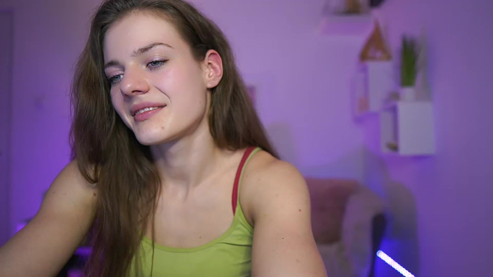 Gallery image thumbnail from Elly_Malkova_'s myfreecams stream on, 03/25/2023, 15:06 image 18 of 20