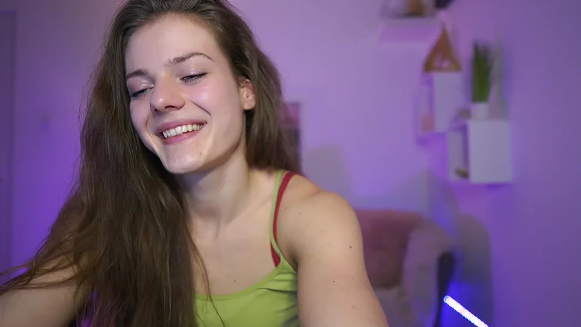 Gallery image thumbnail from Elly_Malkova_'s myfreecams stream on, 03/25/2023, 15:06 image 7 of 20