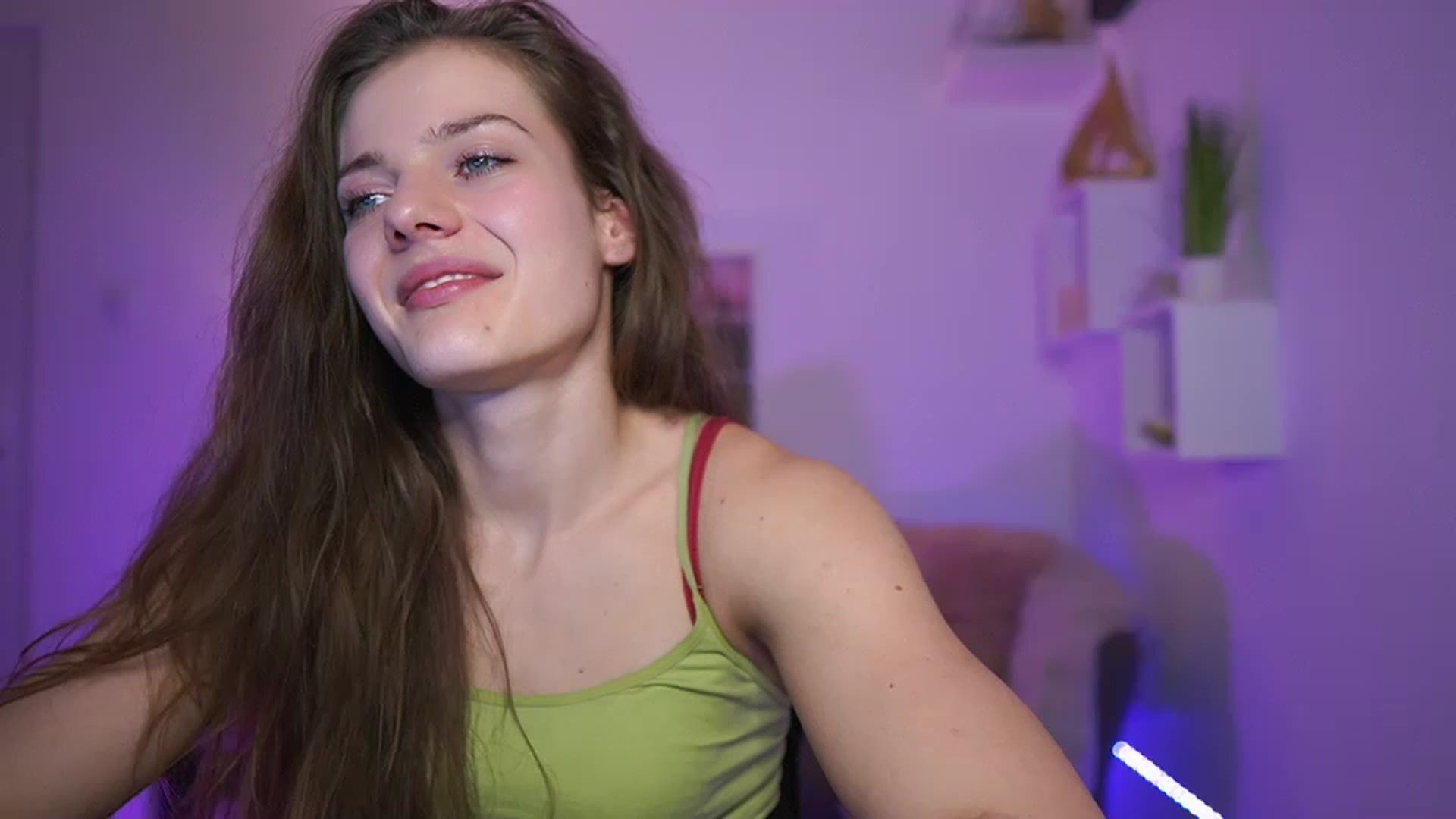 Gallery image thumbnail from Elly_Malkova_'s myfreecams stream on, 03/25/2023, 15:06 image 6 of 20
