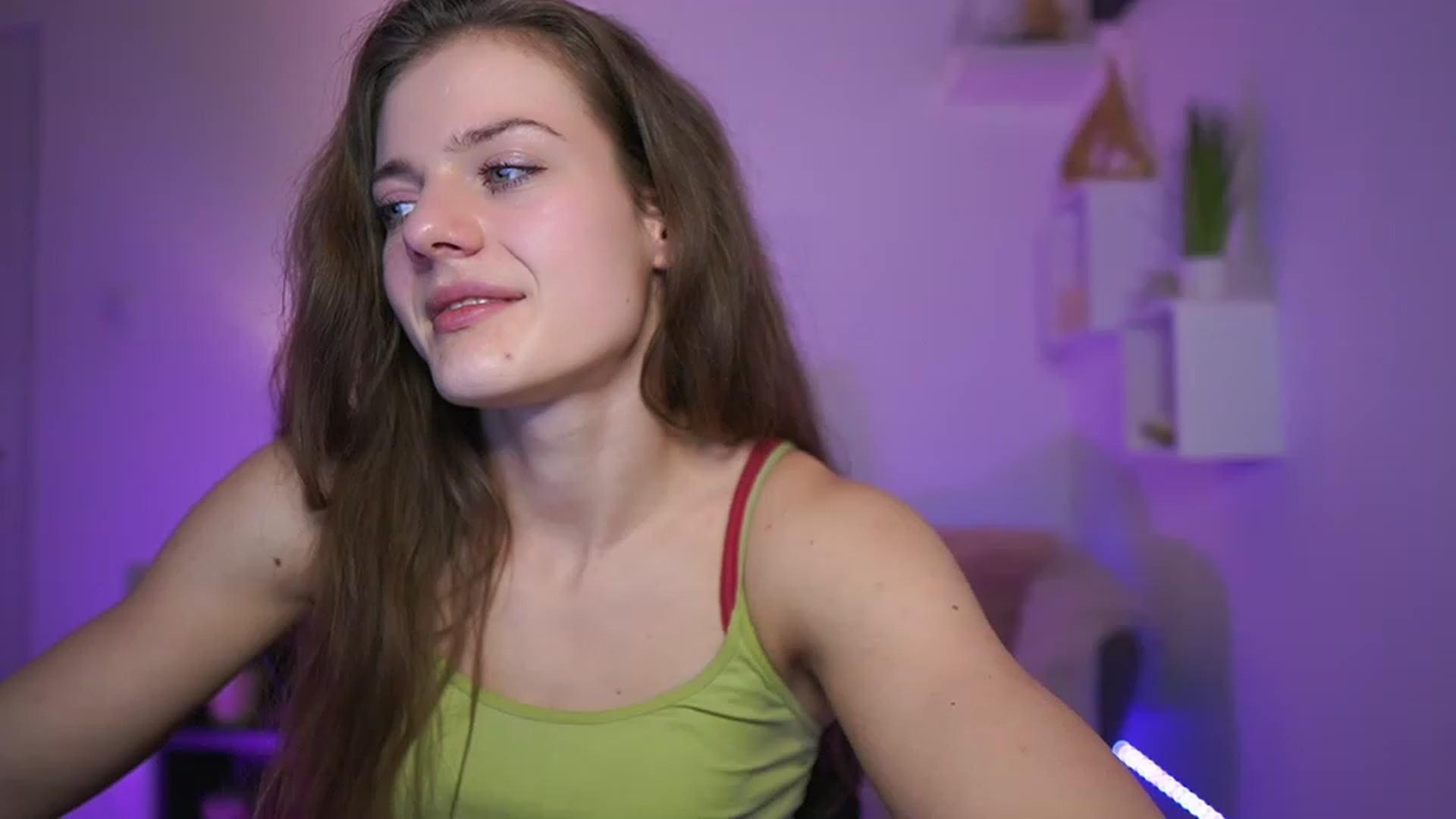 Gallery image thumbnail from Elly_Malkova_'s myfreecams stream on, 03/25/2023, 15:06 image 16 of 20