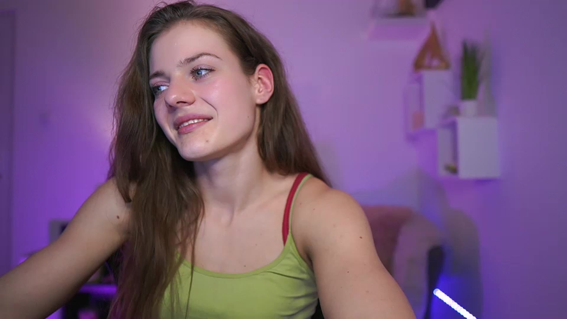Gallery image thumbnail from Elly_Malkova_'s myfreecams stream on, 03/25/2023, 15:06 image 19 of 20