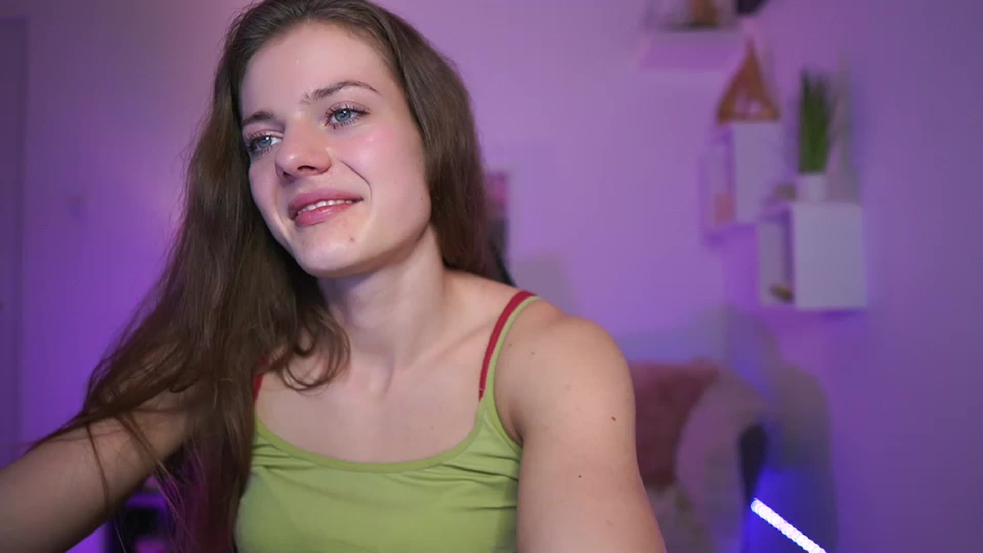 Gallery image thumbnail from Elly_Malkova_'s myfreecams stream on, 03/25/2023, 16:58 image 14 of 20