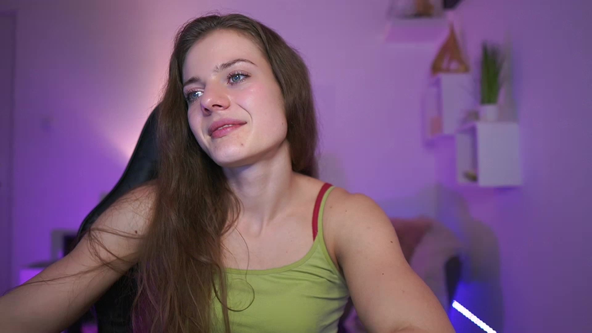 Gallery image thumbnail from Elly_Malkova_'s myfreecams stream on, 03/25/2023, 16:58 image 17 of 20