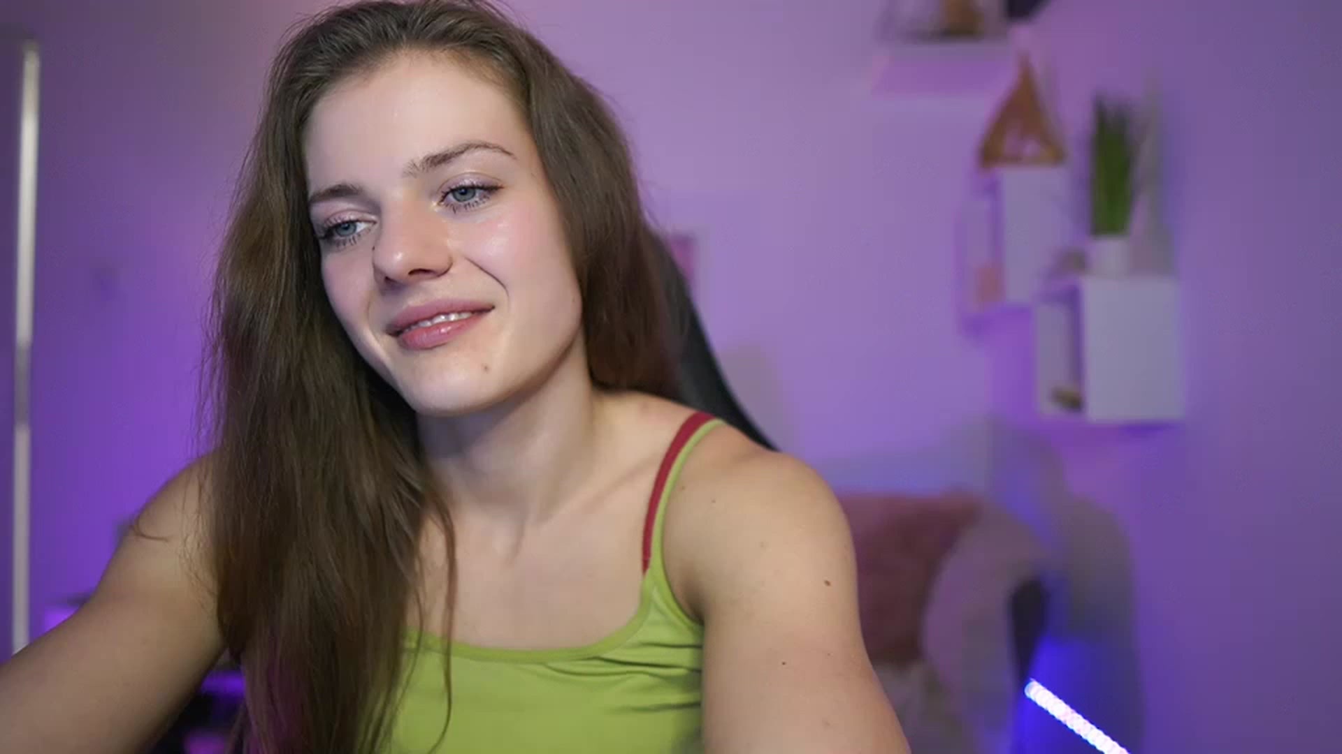 Gallery image thumbnail from Elly_Malkova_'s myfreecams stream on, 03/25/2023, 16:58 image 5 of 20