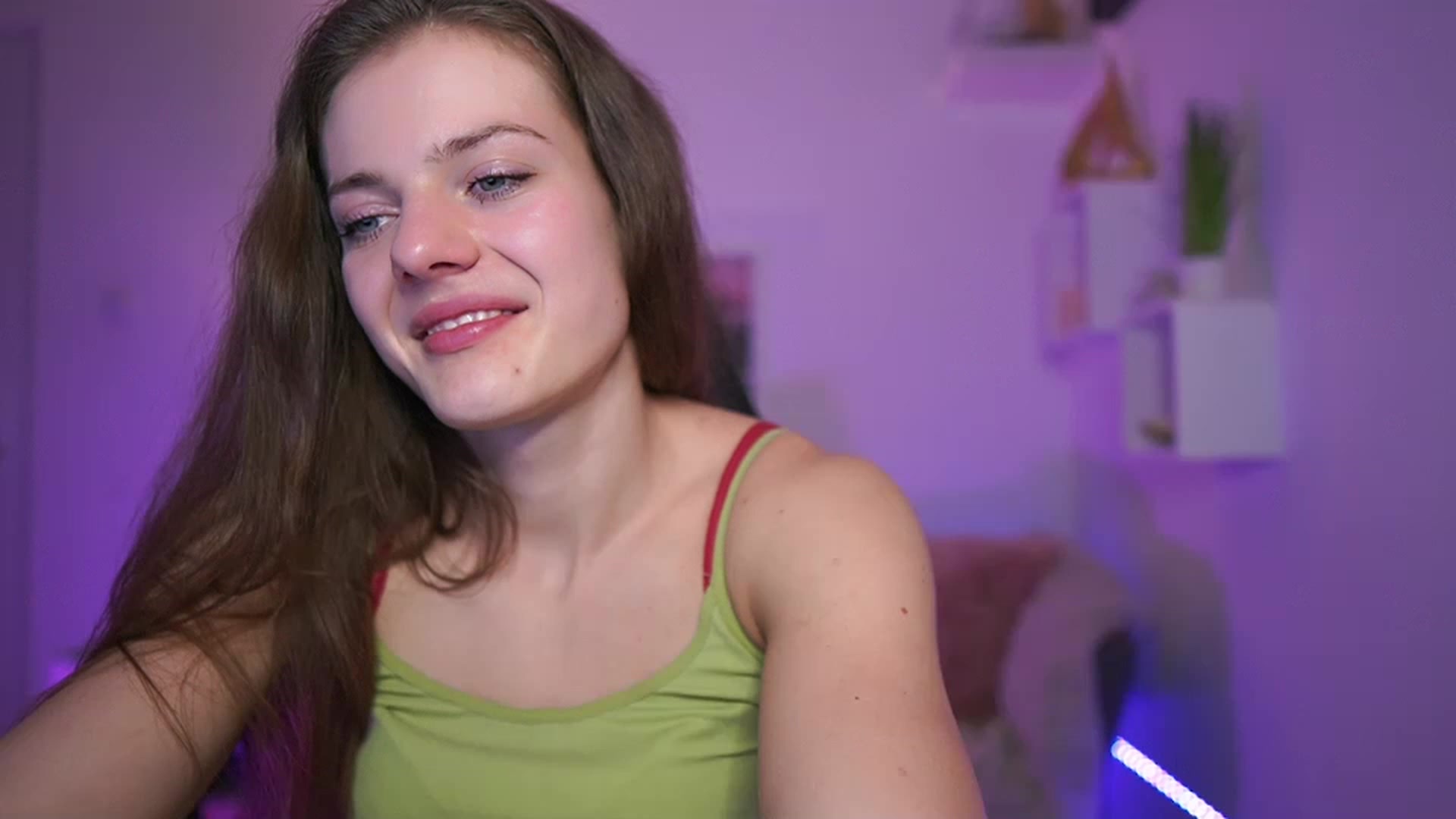 Gallery image thumbnail from Elly_Malkova_'s myfreecams stream on, 03/25/2023, 16:58 image 13 of 20