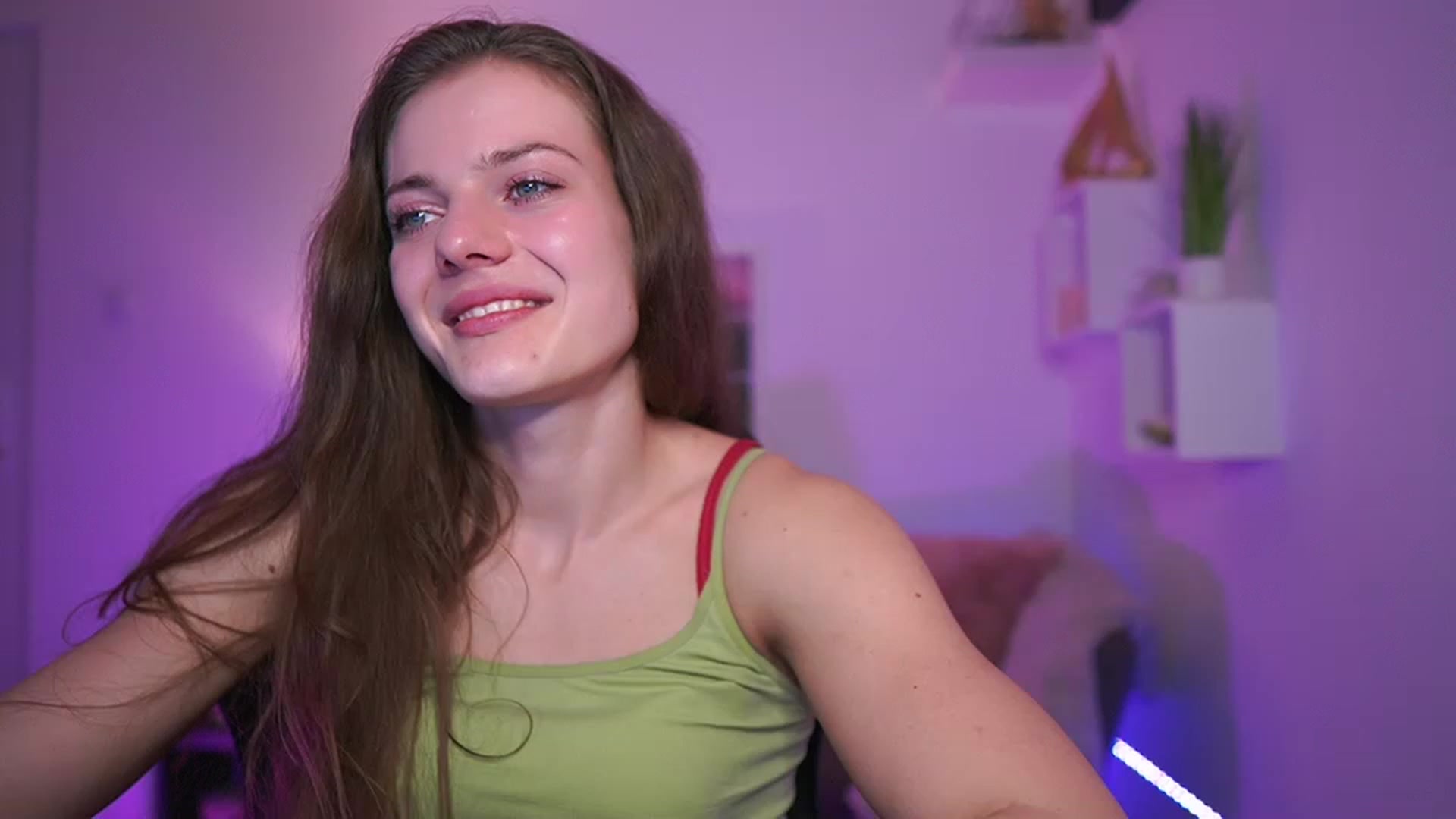 Gallery image thumbnail from Elly_Malkova_'s myfreecams stream on, 03/25/2023, 16:58 image 18 of 20