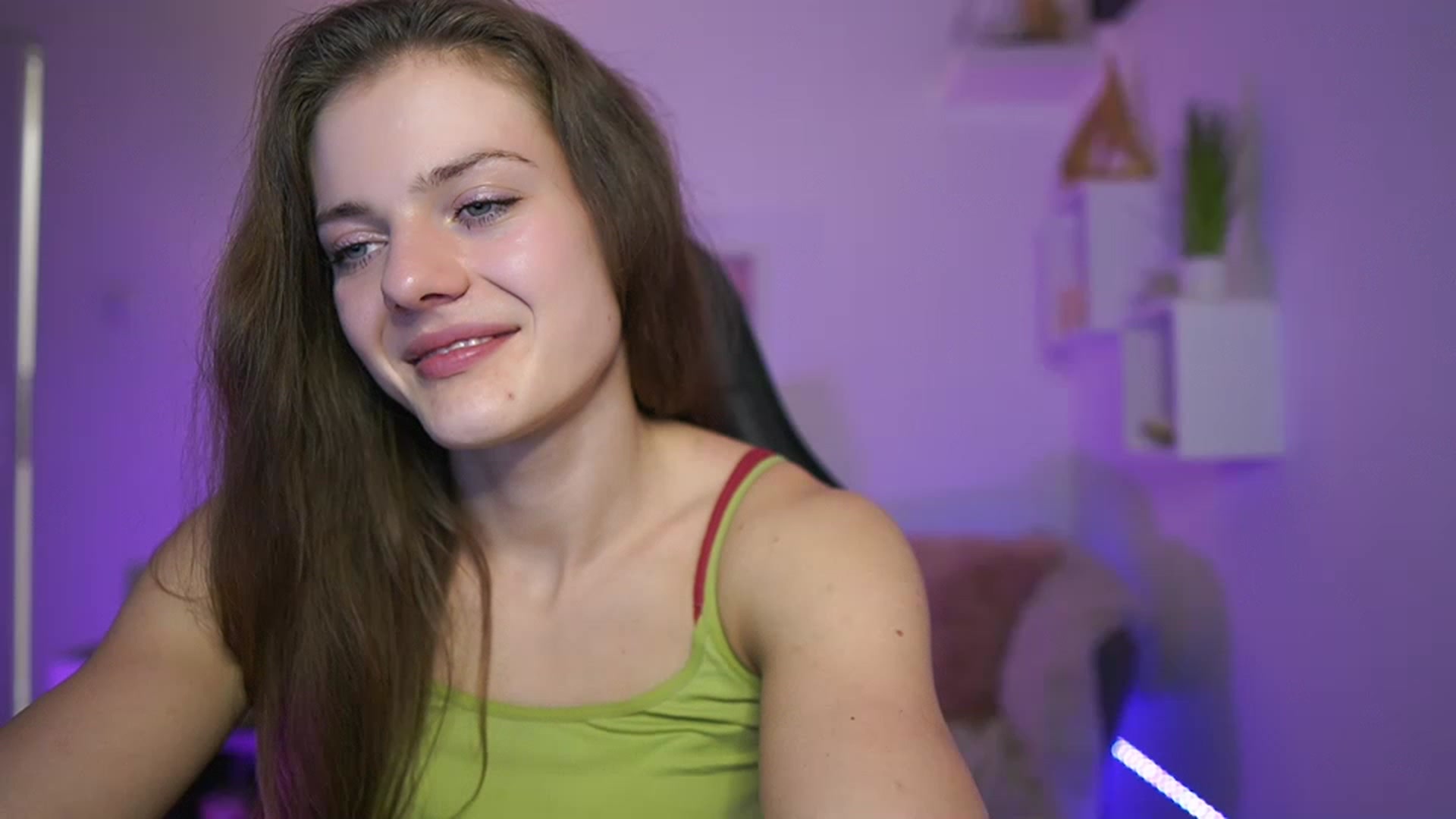 Gallery image thumbnail from Elly_Malkova_'s myfreecams stream on, 03/25/2023, 16:58 image 4 of 20