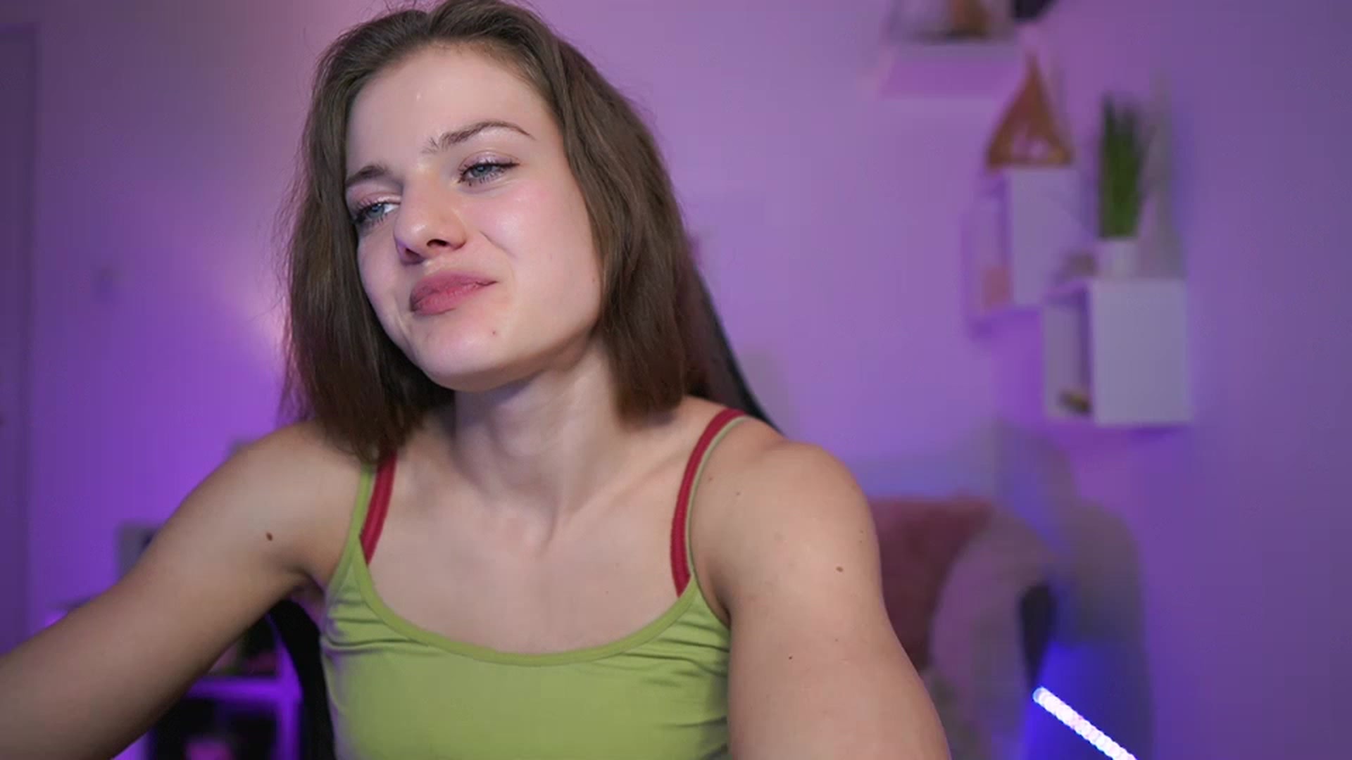 Gallery image thumbnail from Elly_Malkova_'s myfreecams stream on, 03/25/2023, 17:46 image 9 of 20