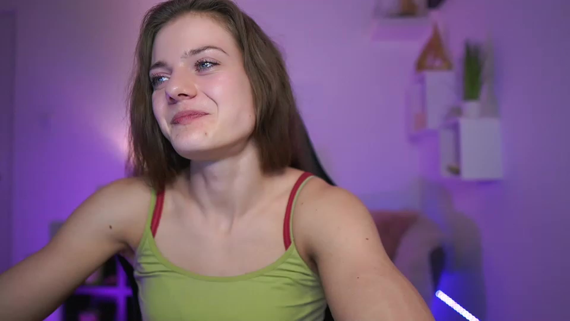 Gallery image thumbnail from Elly_Malkova_'s myfreecams stream on, 03/25/2023, 17:46 image 5 of 20
