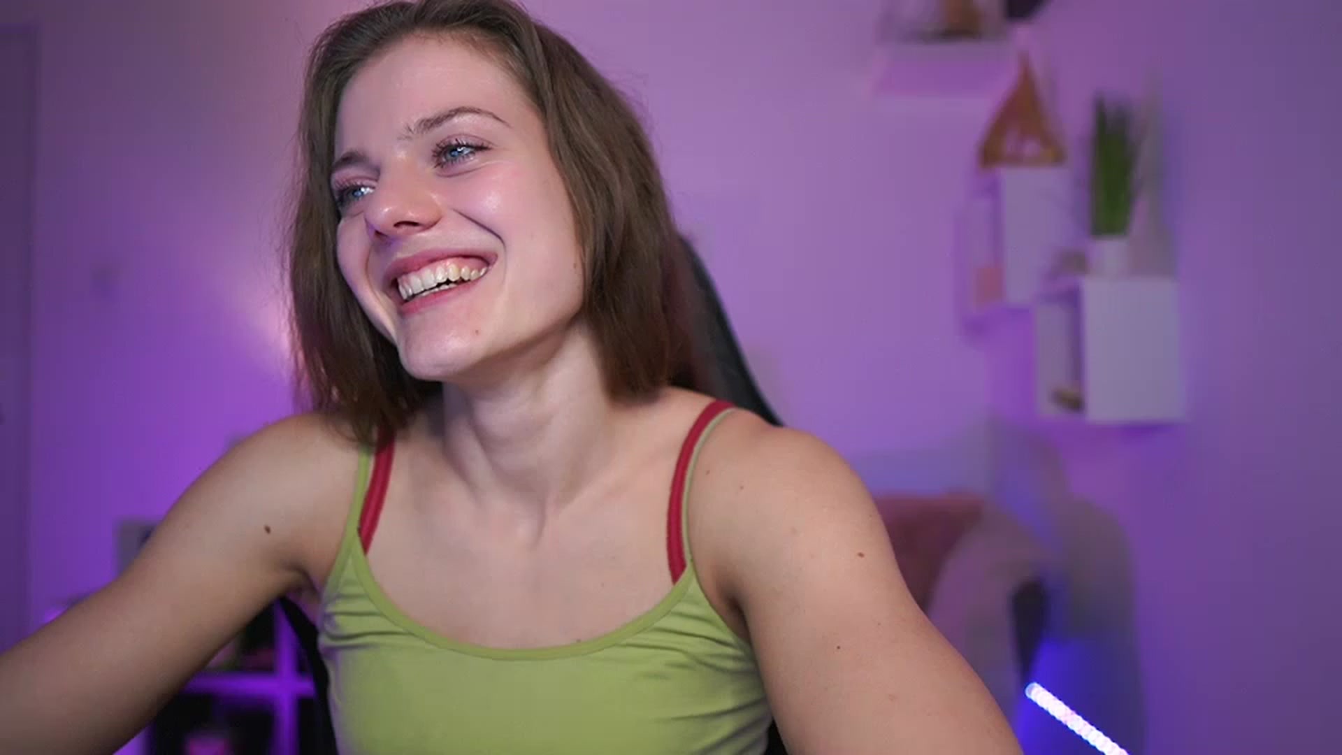 Gallery image thumbnail from Elly_Malkova_'s myfreecams stream on, 03/25/2023, 17:46 image 4 of 20