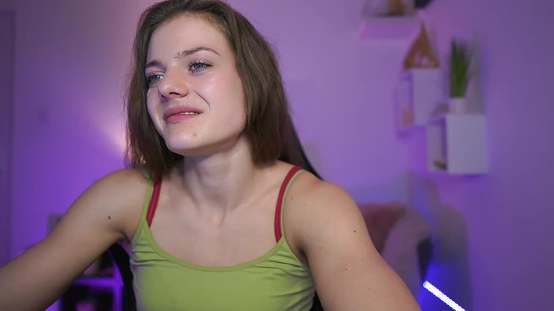 Gallery image thumbnail from Elly_Malkova_'s myfreecams stream on, 03/25/2023, 17:46 image 1 of 20