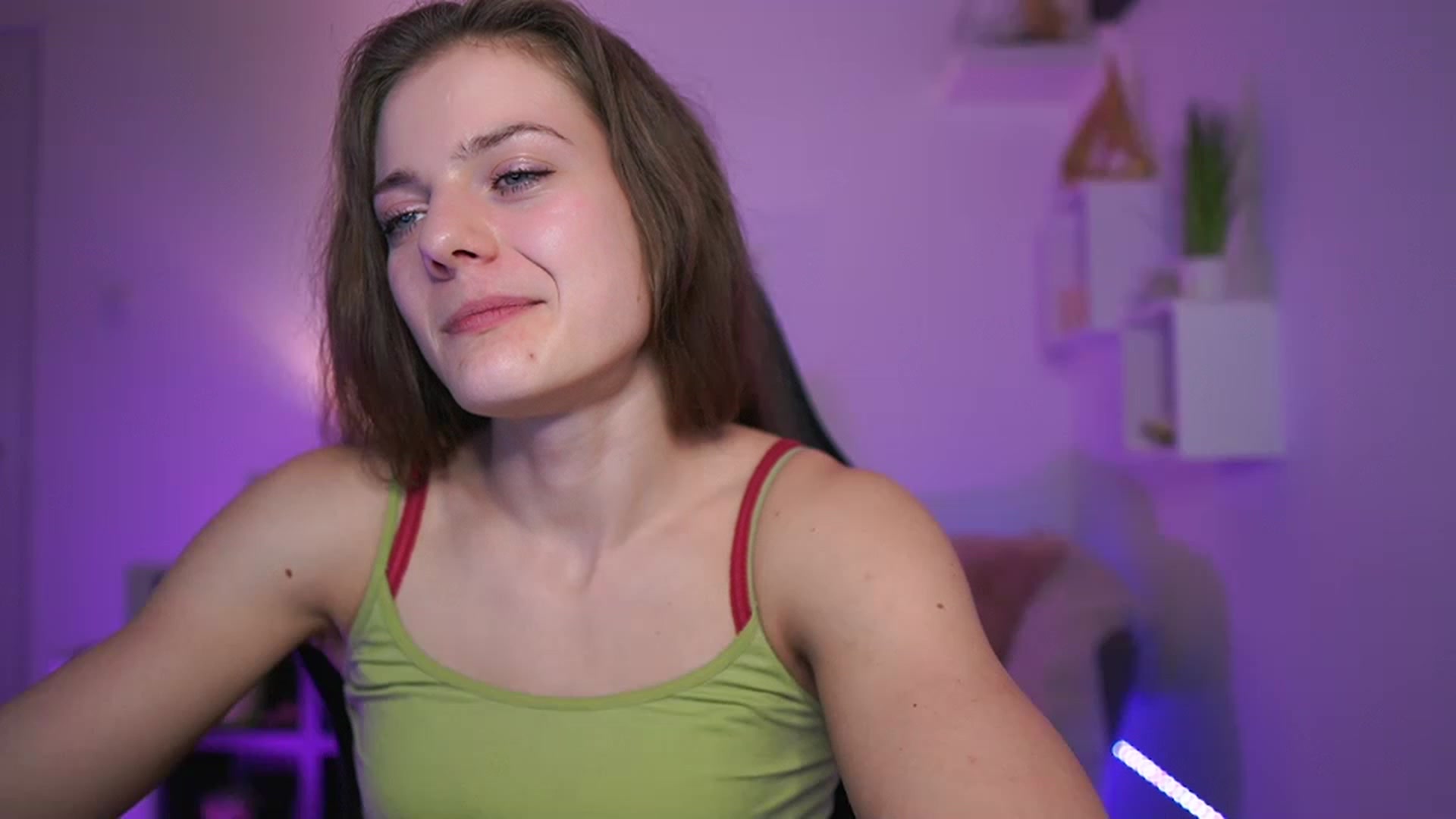 Gallery image thumbnail from Elly_Malkova_'s myfreecams stream on, 03/25/2023, 17:46 image 3 of 20