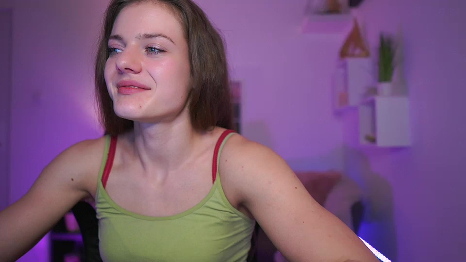 Gallery image thumbnail from Elly_Malkova_'s myfreecams stream on, 03/25/2023, 17:46 image 19 of 20