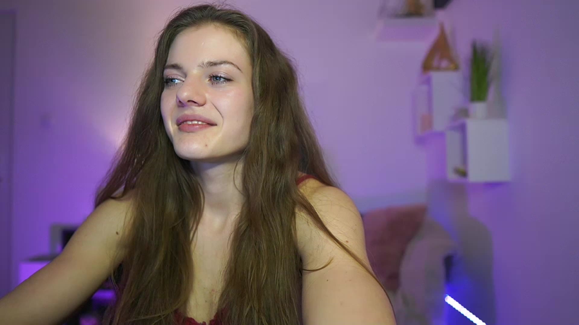 Gallery image thumbnail from Elly_Malkova_'s myfreecams stream on, 03/25/2023, 18:23 image 12 of 20