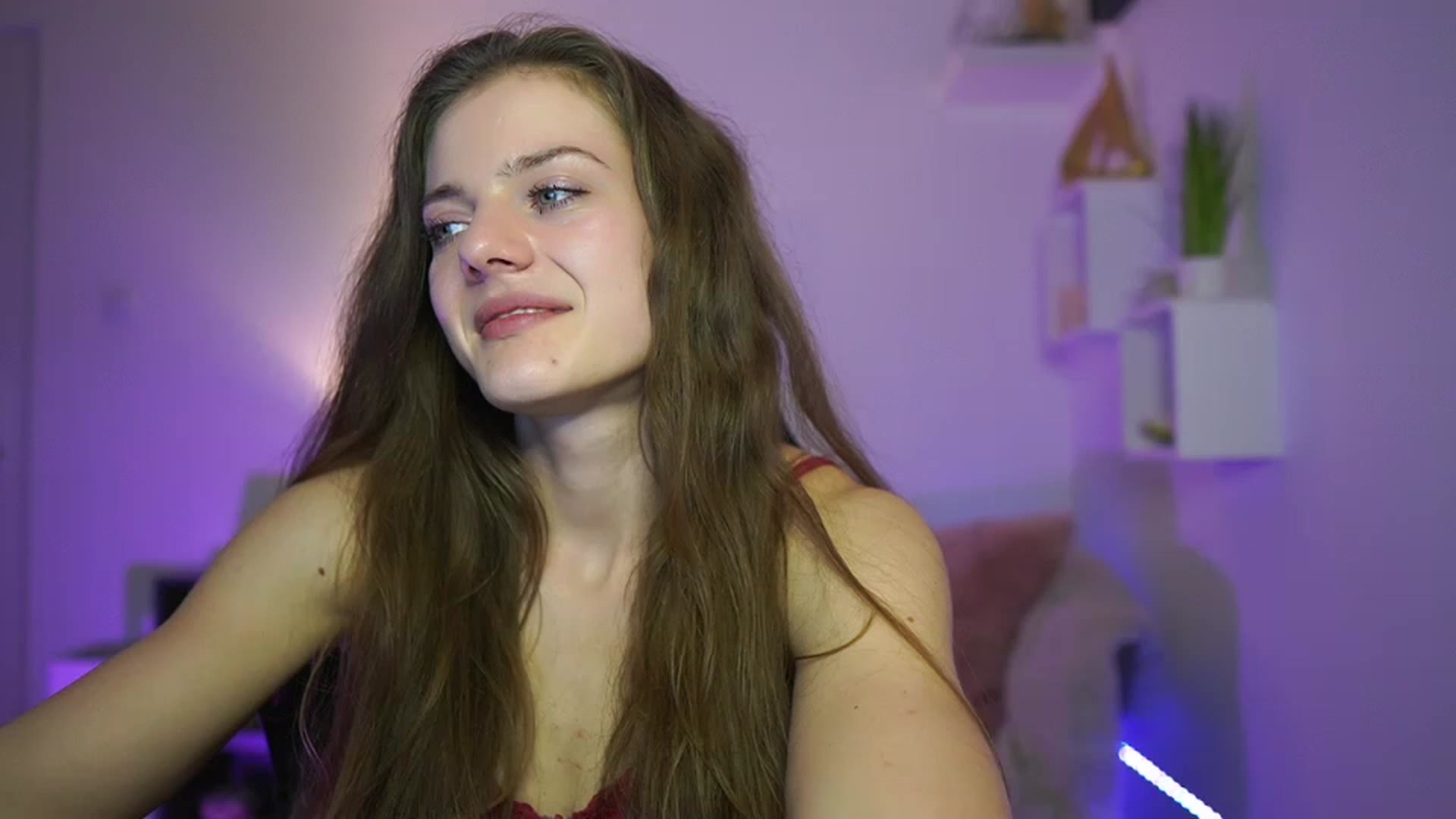 Gallery image thumbnail from Elly_Malkova_'s myfreecams stream on, 03/25/2023, 18:23 image 6 of 20