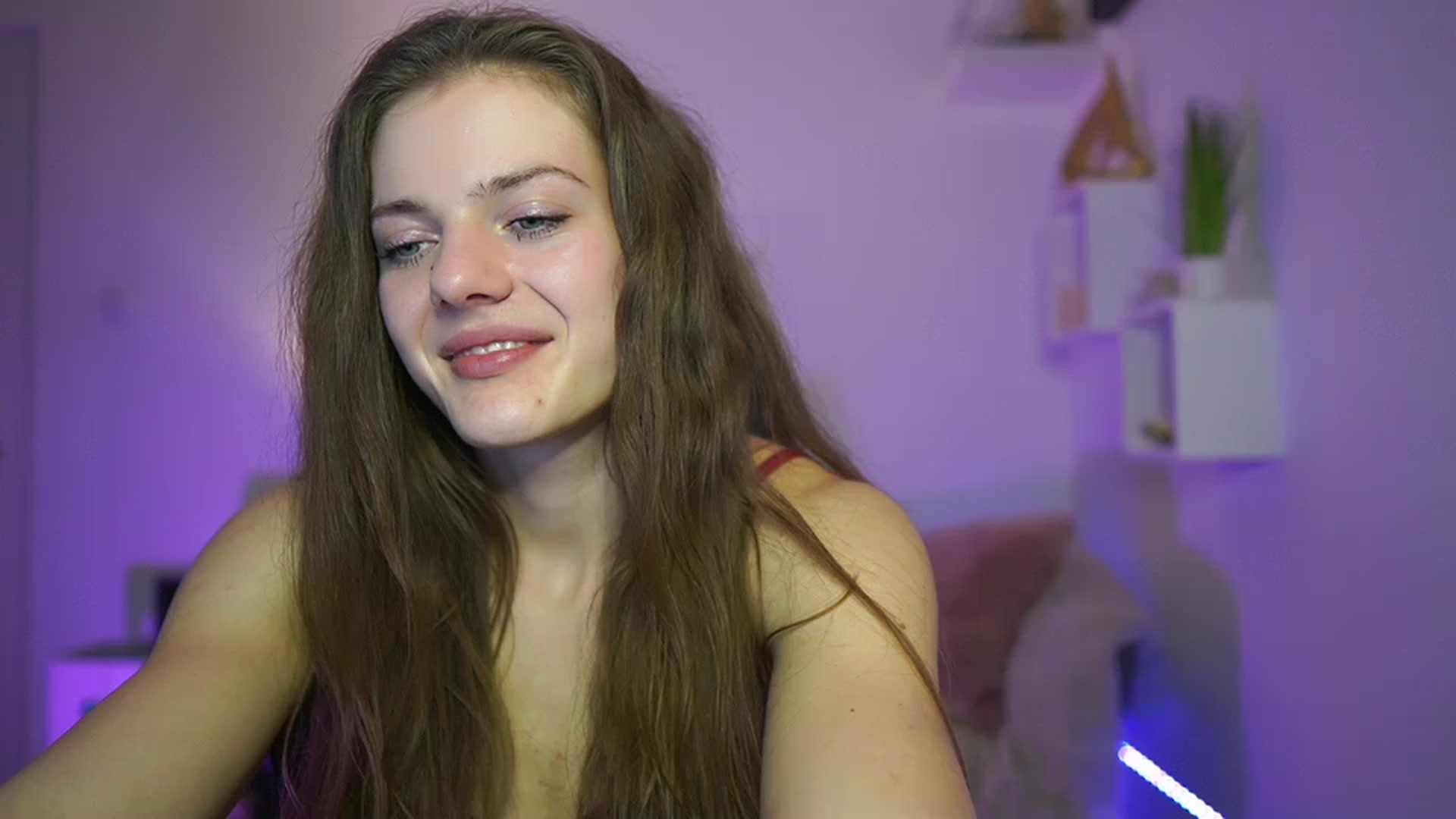 Gallery image thumbnail from Elly_Malkova_'s myfreecams stream on, 03/25/2023, 18:23 image 5 of 20