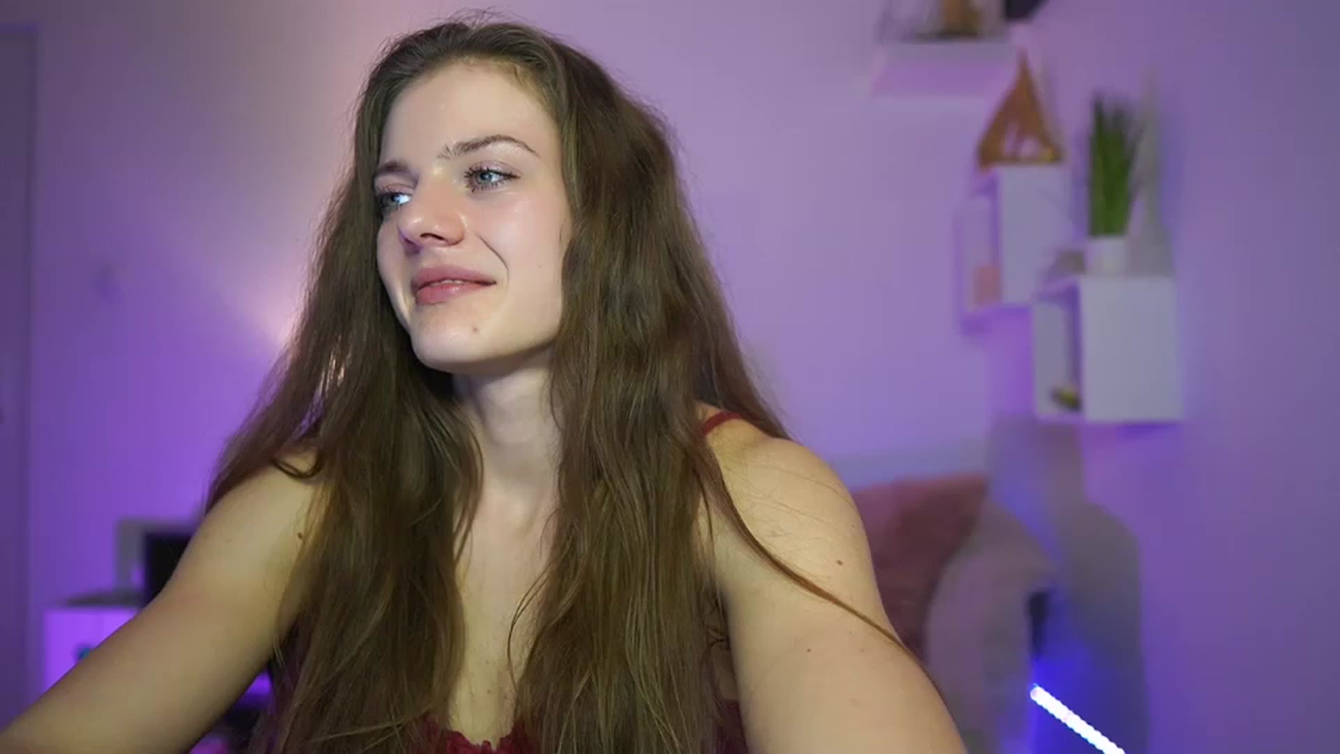 Gallery image thumbnail from Elly_Malkova_'s myfreecams stream on, 03/25/2023, 18:23 image 17 of 20