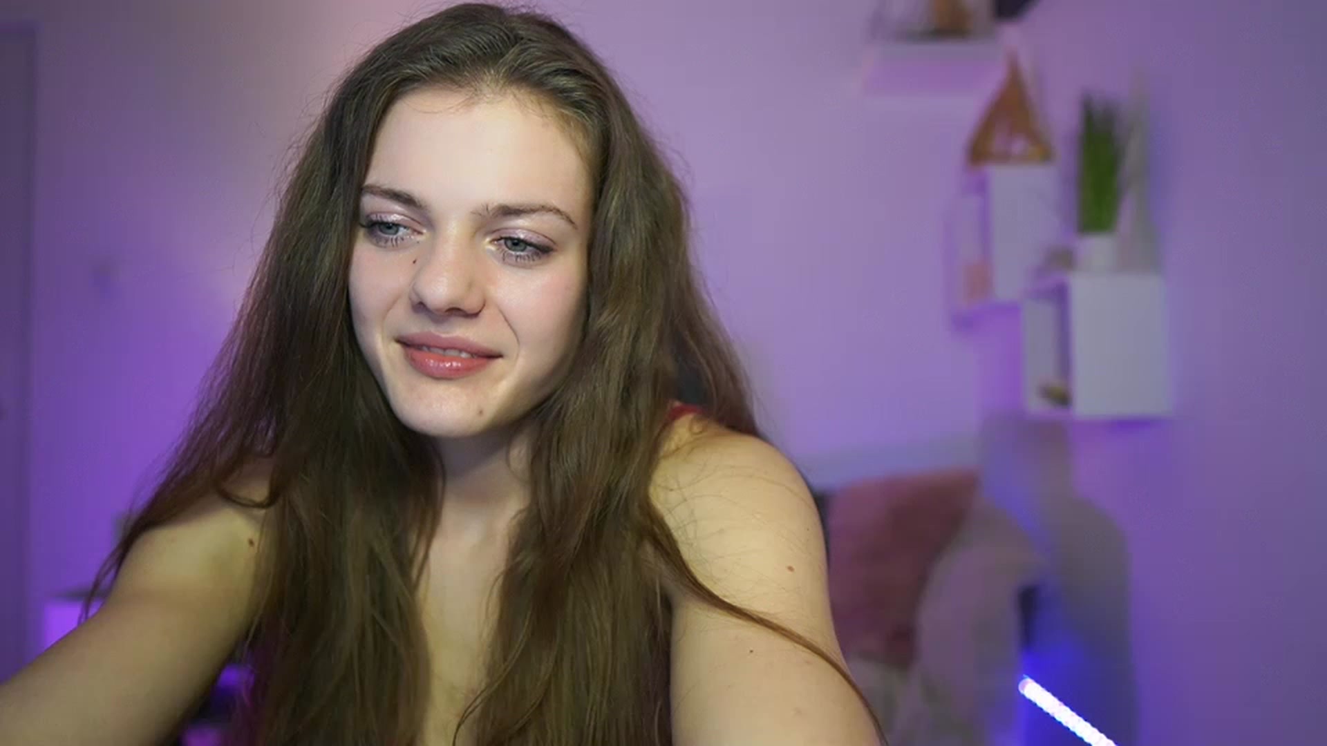 Gallery image thumbnail from Elly_Malkova_'s myfreecams stream on, 03/25/2023, 18:23 image 19 of 20