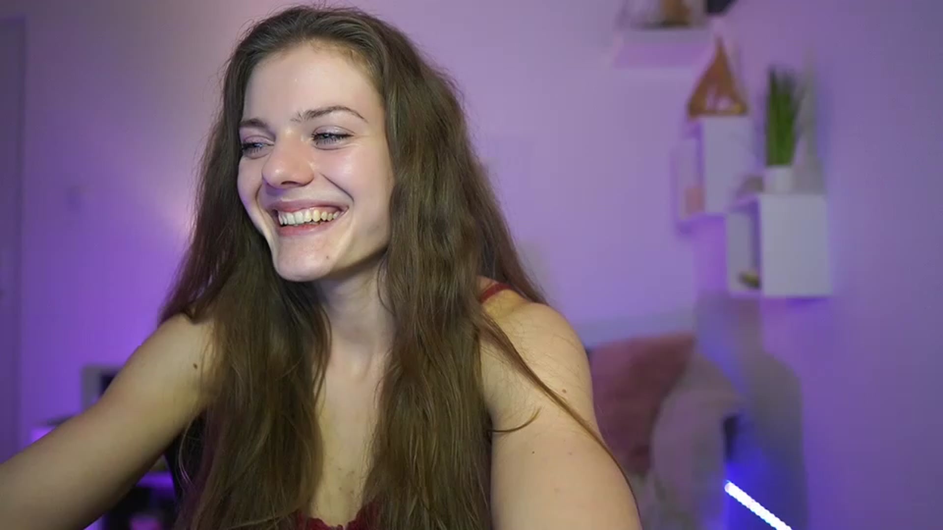 Gallery image thumbnail from Elly_Malkova_'s myfreecams stream on, 03/25/2023, 18:23 image 9 of 20
