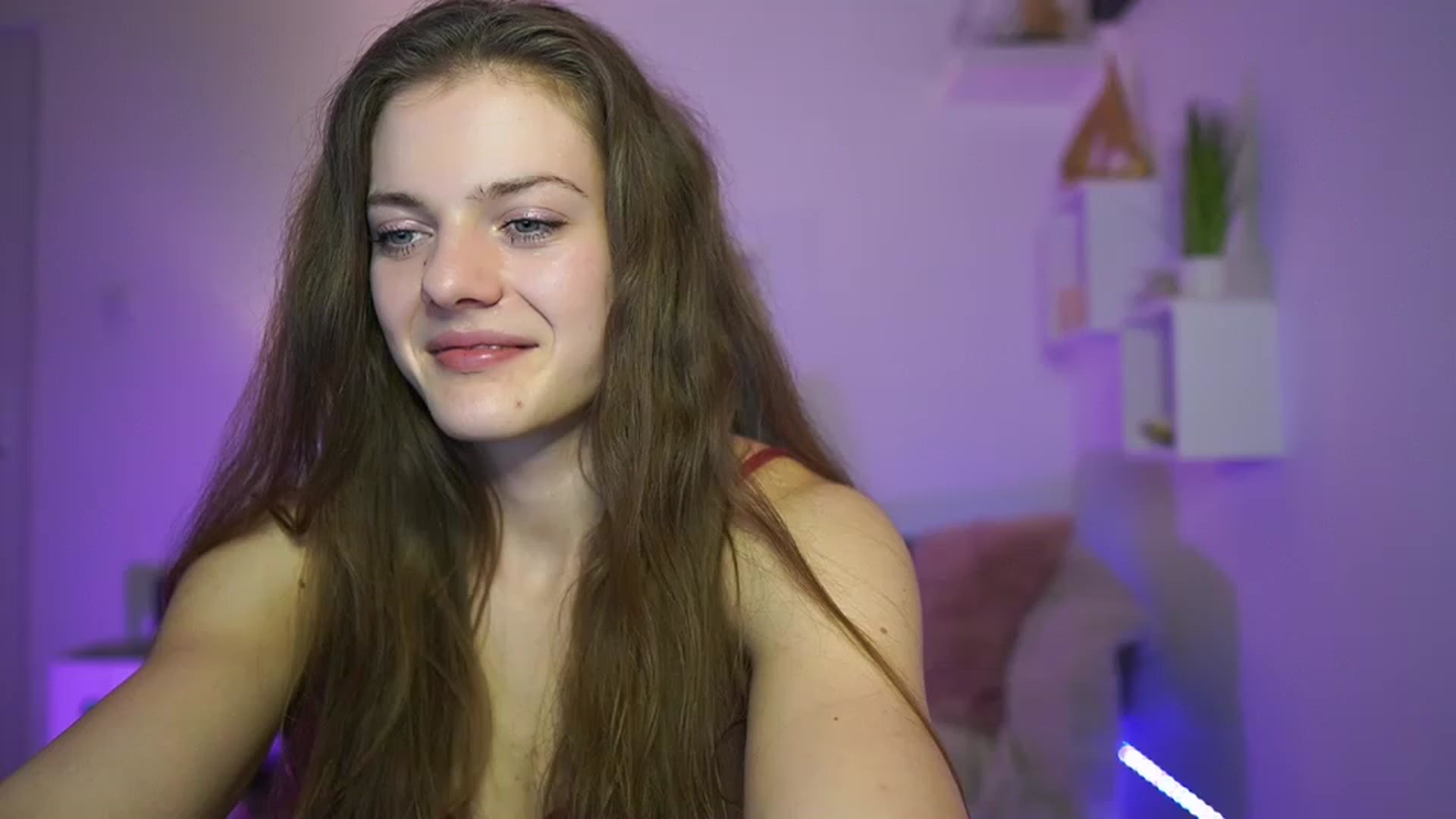 Gallery image thumbnail from Elly_Malkova_'s myfreecams stream on, 03/25/2023, 18:23 image 16 of 20