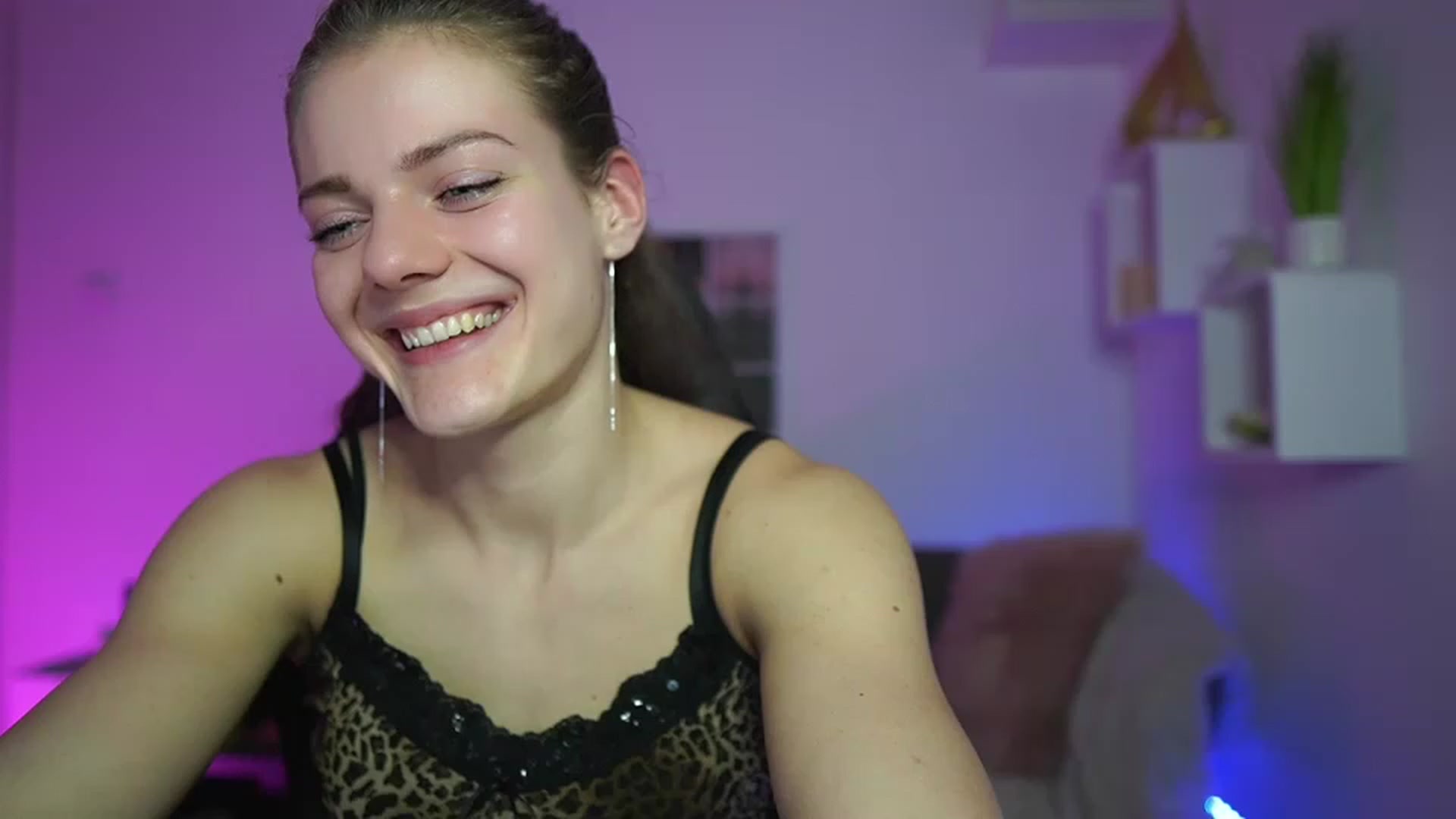Gallery image thumbnail from Elly_Malkova_'s myfreecams stream on, 03/26/2023, 19:09 image 15 of 20