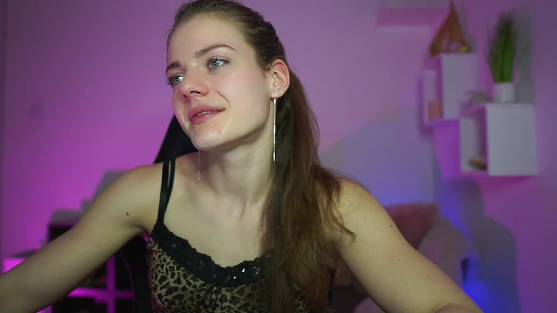 Gallery image thumbnail from Elly_Malkova_'s myfreecams stream on, 03/26/2023, 19:09 image 1 of 20