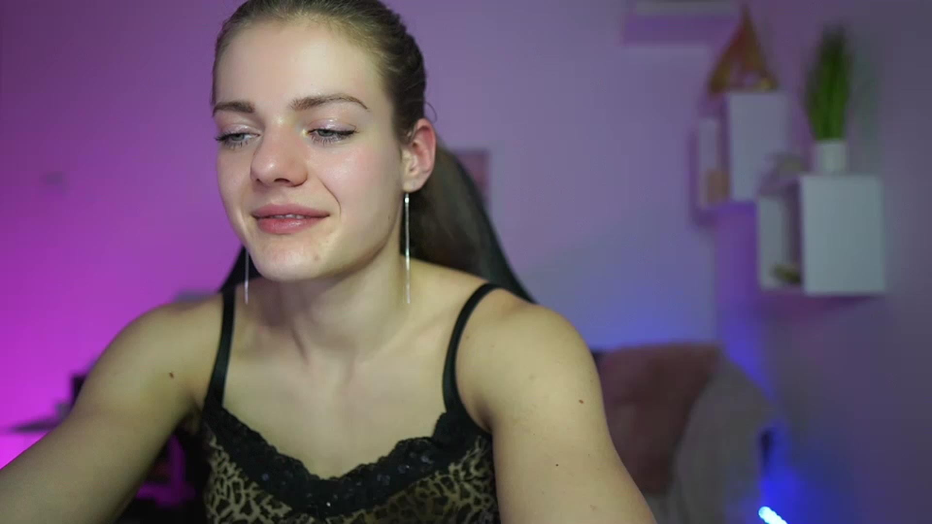 Gallery image thumbnail from Elly_Malkova_'s myfreecams stream on, 03/26/2023, 19:59 image 11 of 20