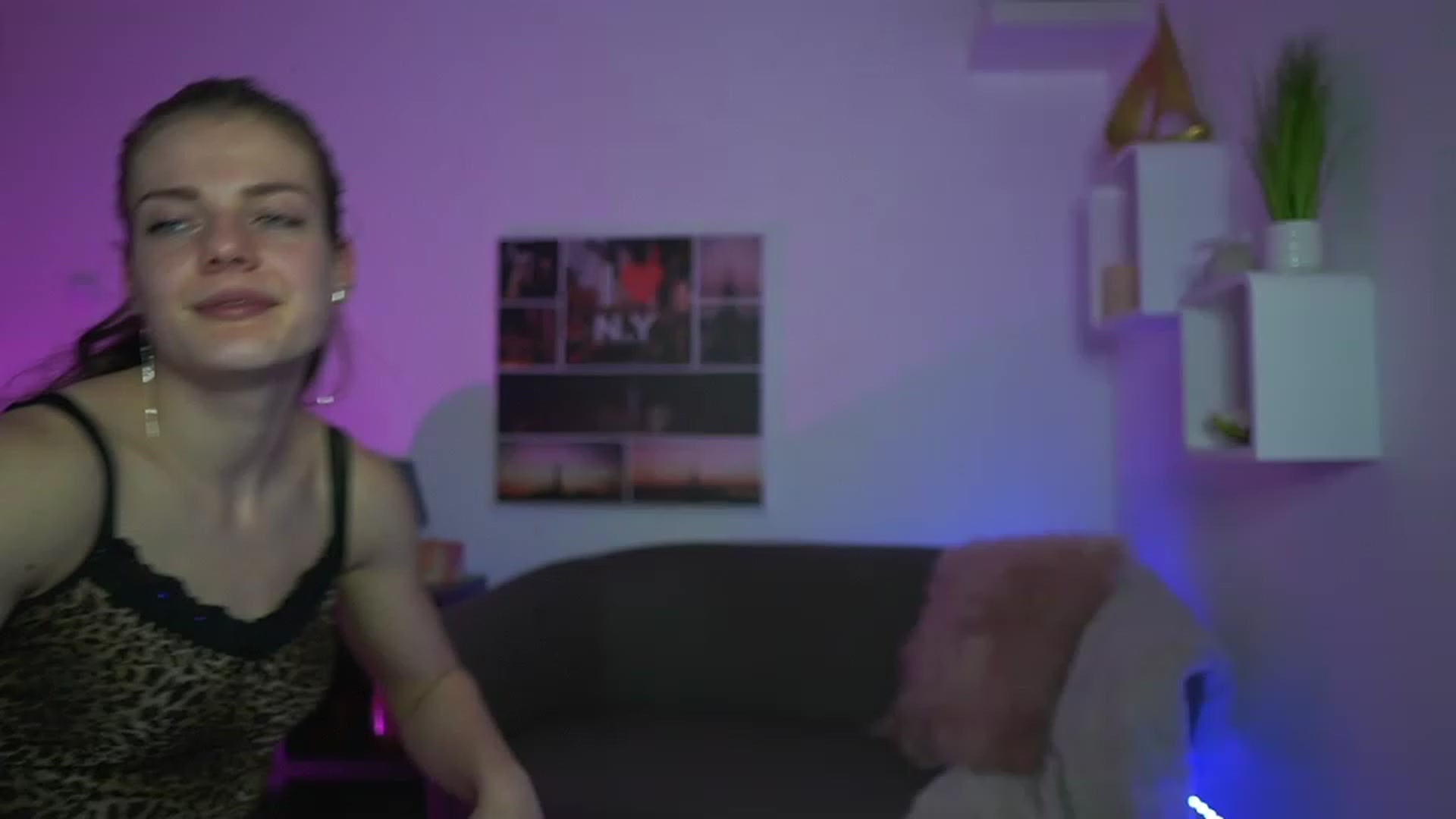Gallery image thumbnail from Elly_Malkova_'s myfreecams stream on, 03/26/2023, 19:59 image 6 of 20