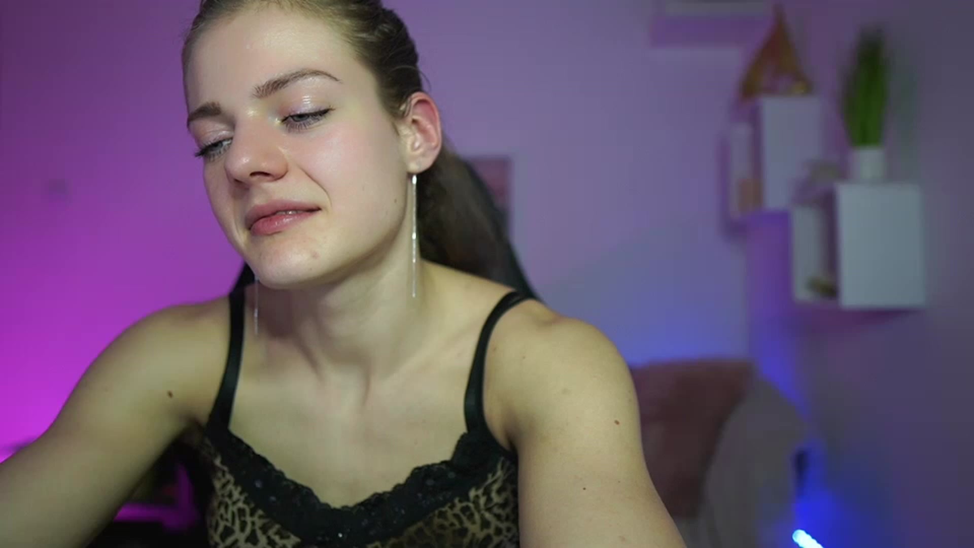Gallery image thumbnail from Elly_Malkova_'s myfreecams stream on, 03/26/2023, 19:59 image 7 of 20