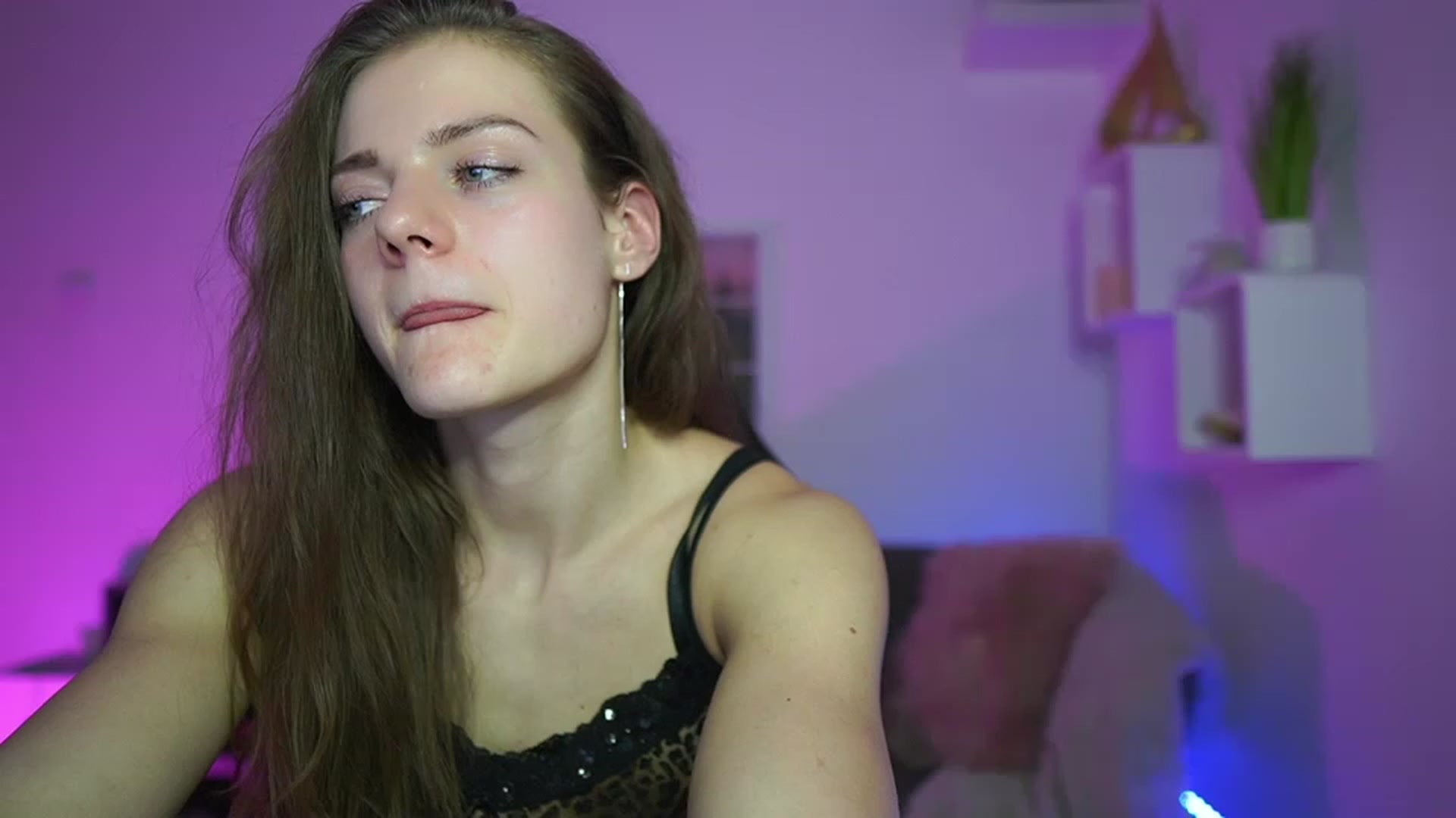 Gallery image thumbnail from Elly_Malkova_'s myfreecams stream on, 03/26/2023, 21:11 image 9 of 20
