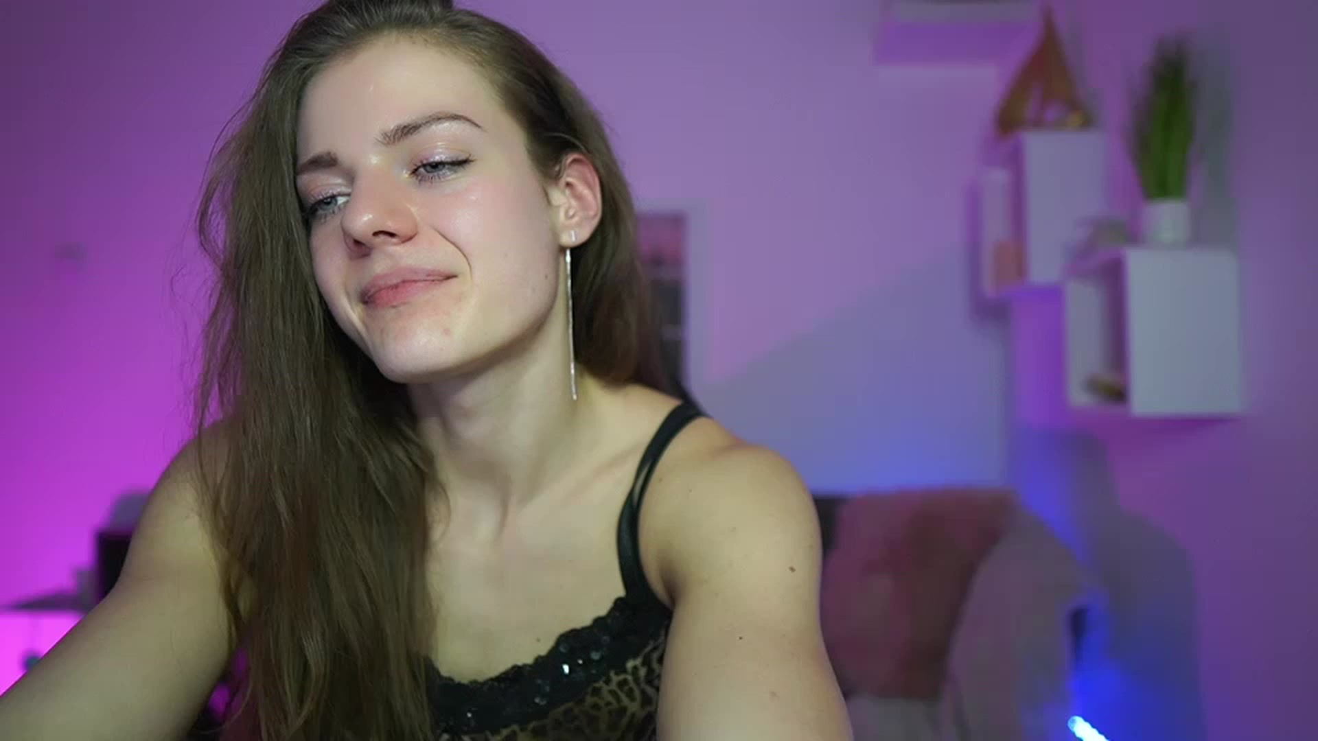 Gallery image thumbnail from Elly_Malkova_'s myfreecams stream on, 03/26/2023, 21:11 image 7 of 20