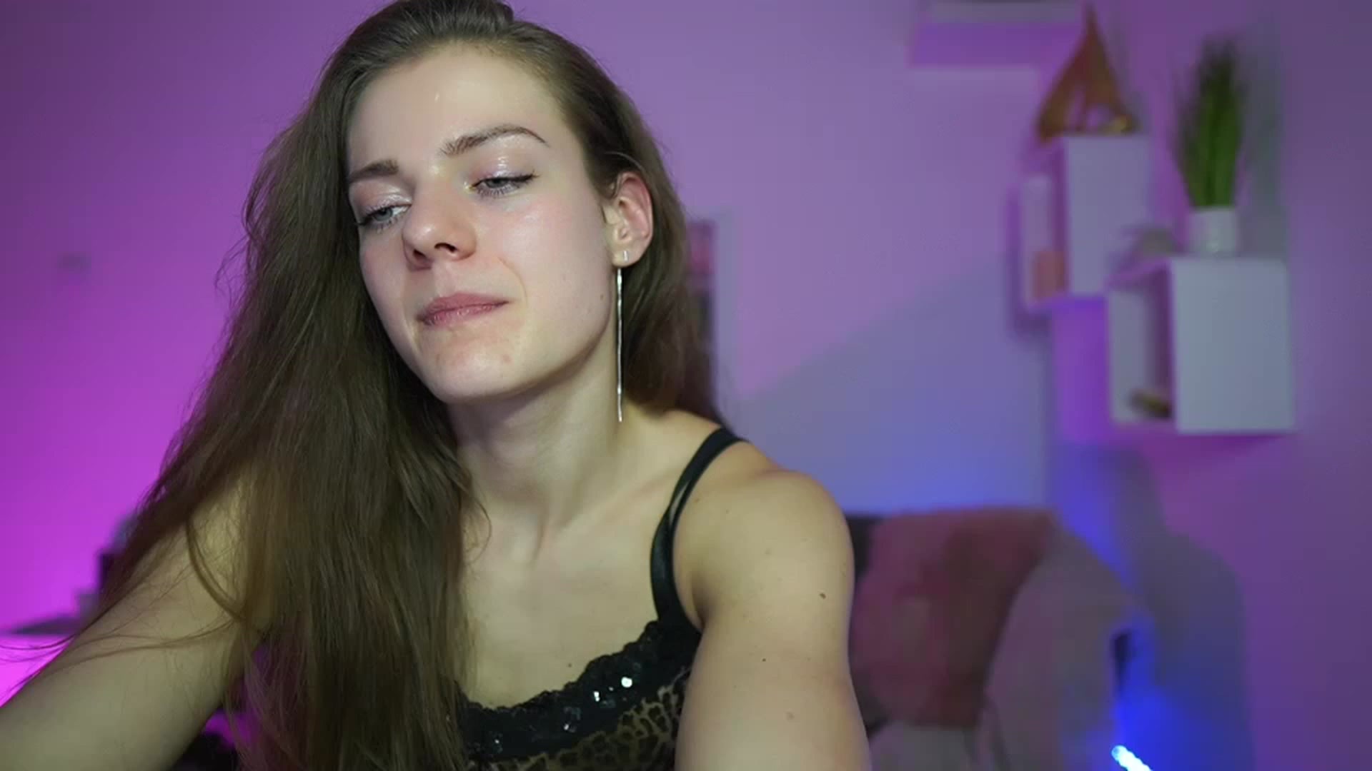 Gallery image thumbnail from Elly_Malkova_'s myfreecams stream on, 03/26/2023, 21:11 image 10 of 20