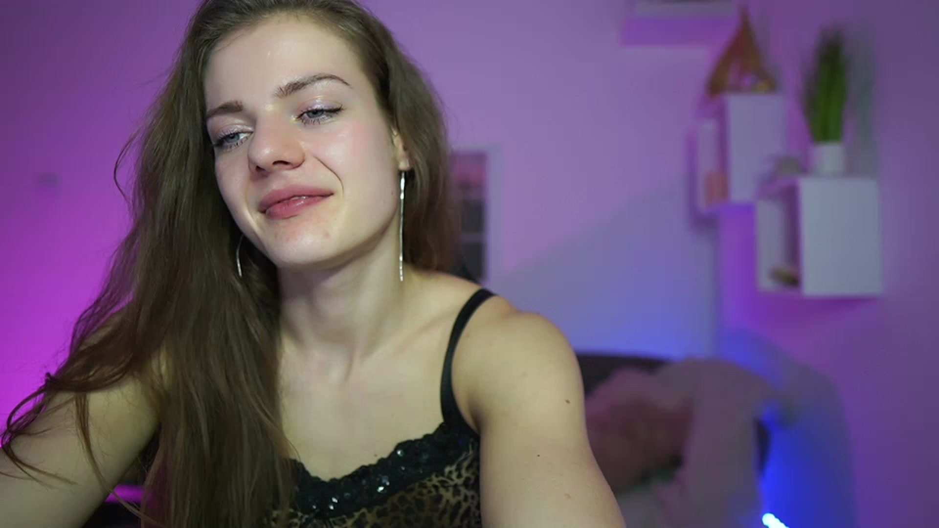Gallery image thumbnail from Elly_Malkova_'s myfreecams stream on, 03/26/2023, 22:26 image 9 of 20