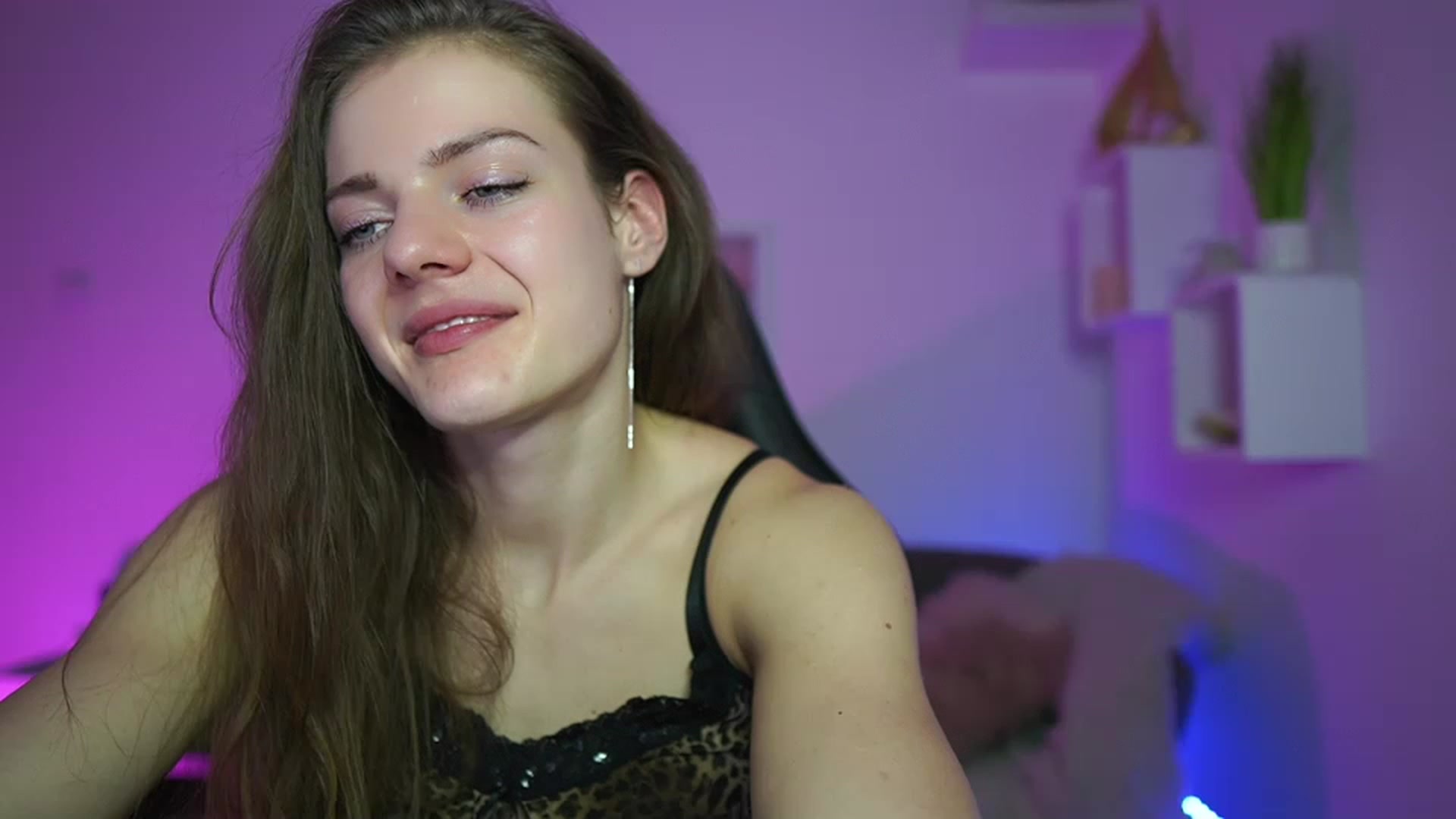 Gallery image thumbnail from Elly_Malkova_'s myfreecams stream on, 03/26/2023, 22:26 image 16 of 20