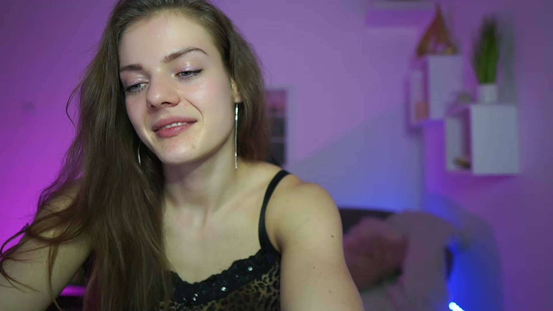 Gallery image thumbnail from Elly_Malkova_'s myfreecams stream on, 03/26/2023, 22:26 image 10 of 20