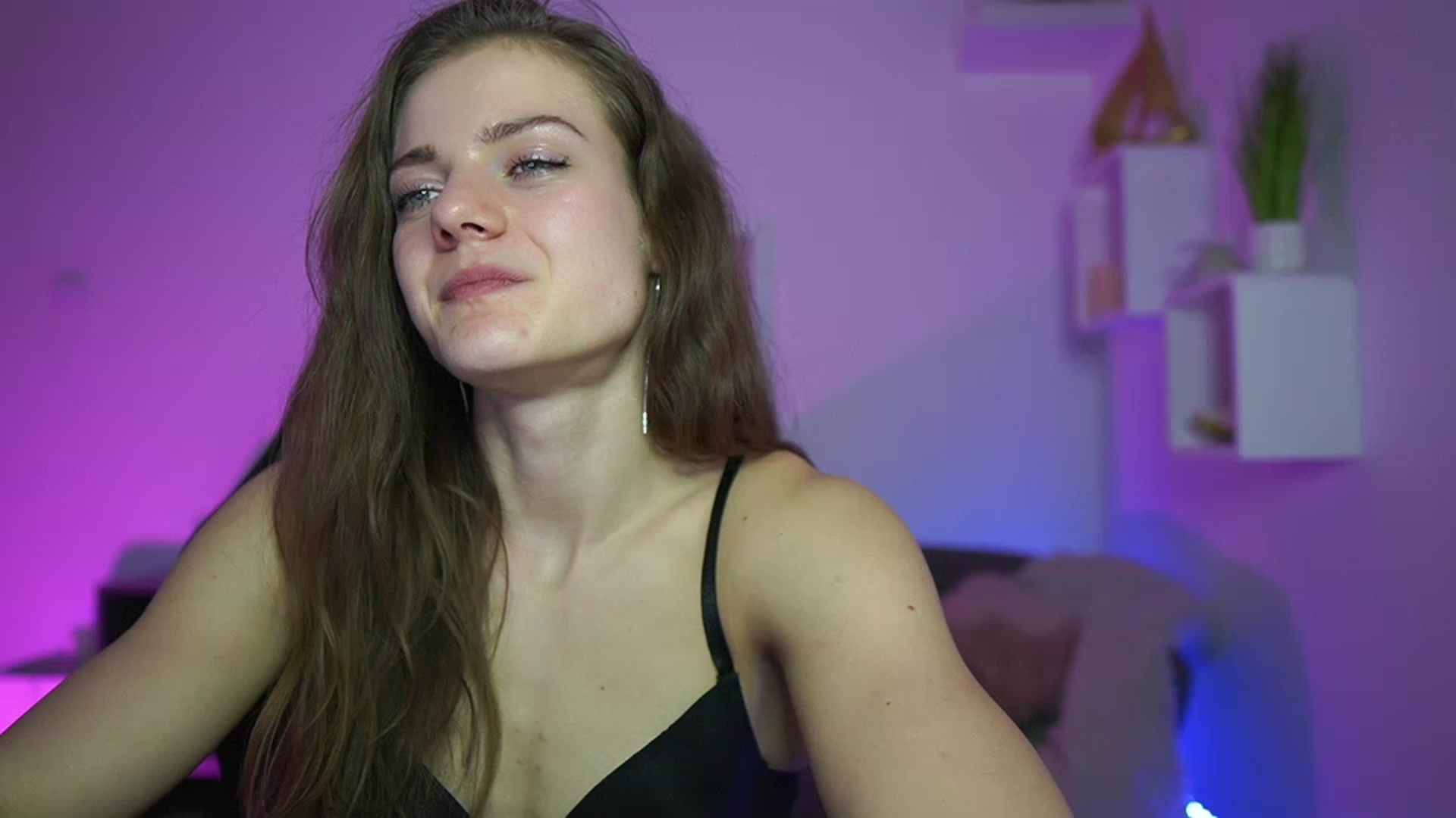 Gallery image thumbnail from Elly_Malkova_'s myfreecams stream on, 03/26/2023, 23:20 image 7 of 20