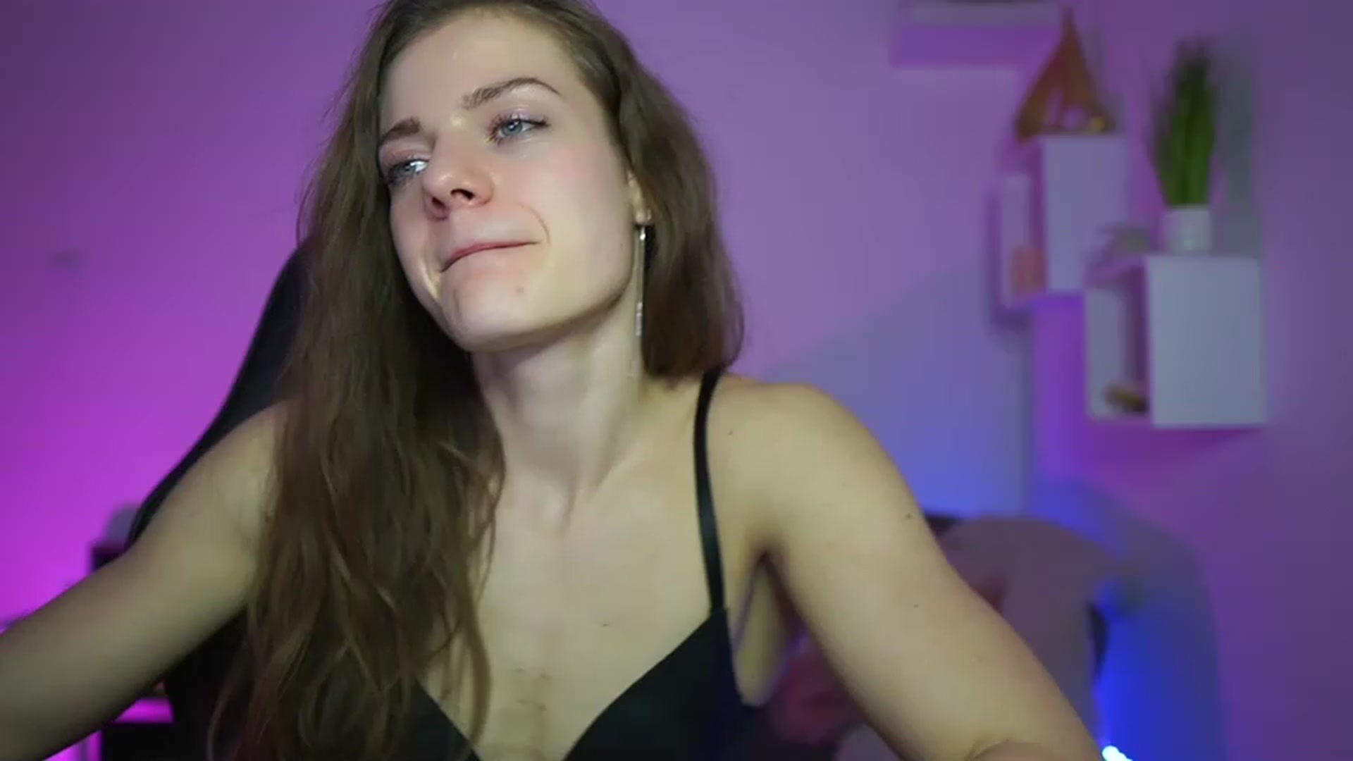 Gallery image thumbnail from Elly_Malkova_'s myfreecams stream on, 03/26/2023, 23:20 image 4 of 20